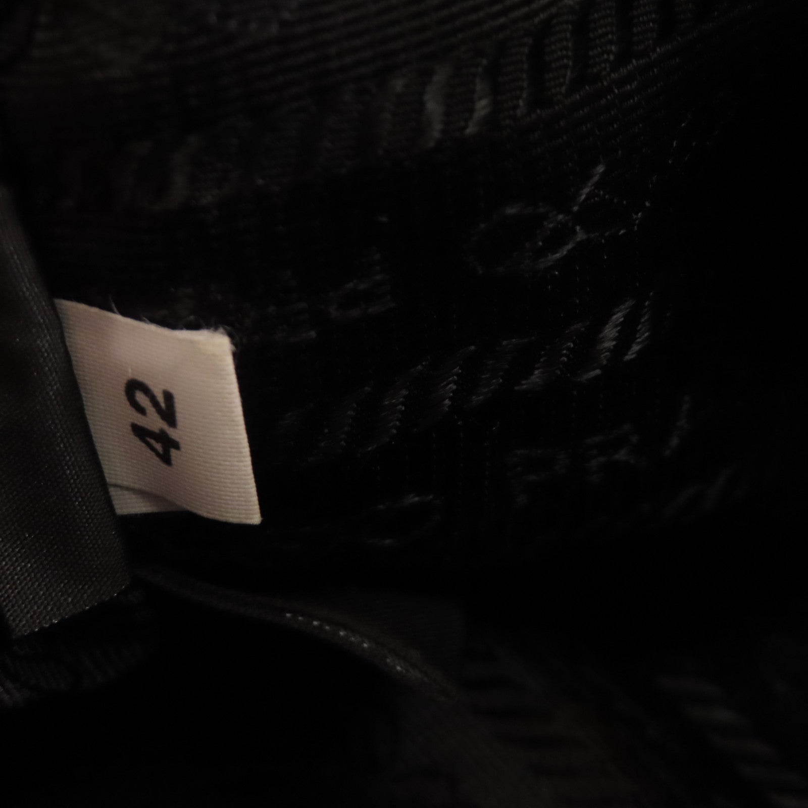 PRADA 尼龍Re-Edition 2005銀扣肩背袋