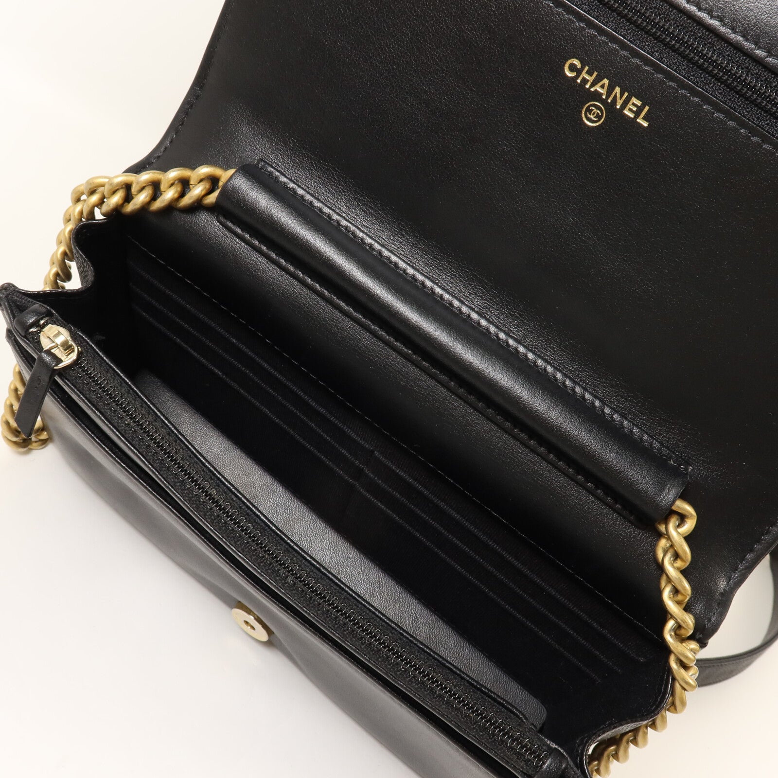 CHANEL 牛皮皮革Boy Wallet On Chain鏈帶肩背袋