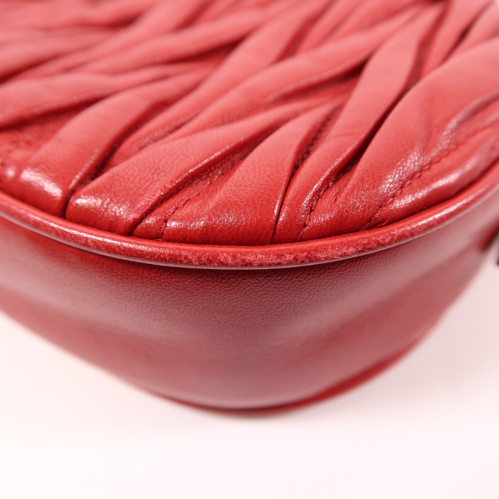 Miu Miu 牛皮皮革Shoulder Bag金扣鏈帶肩背袋