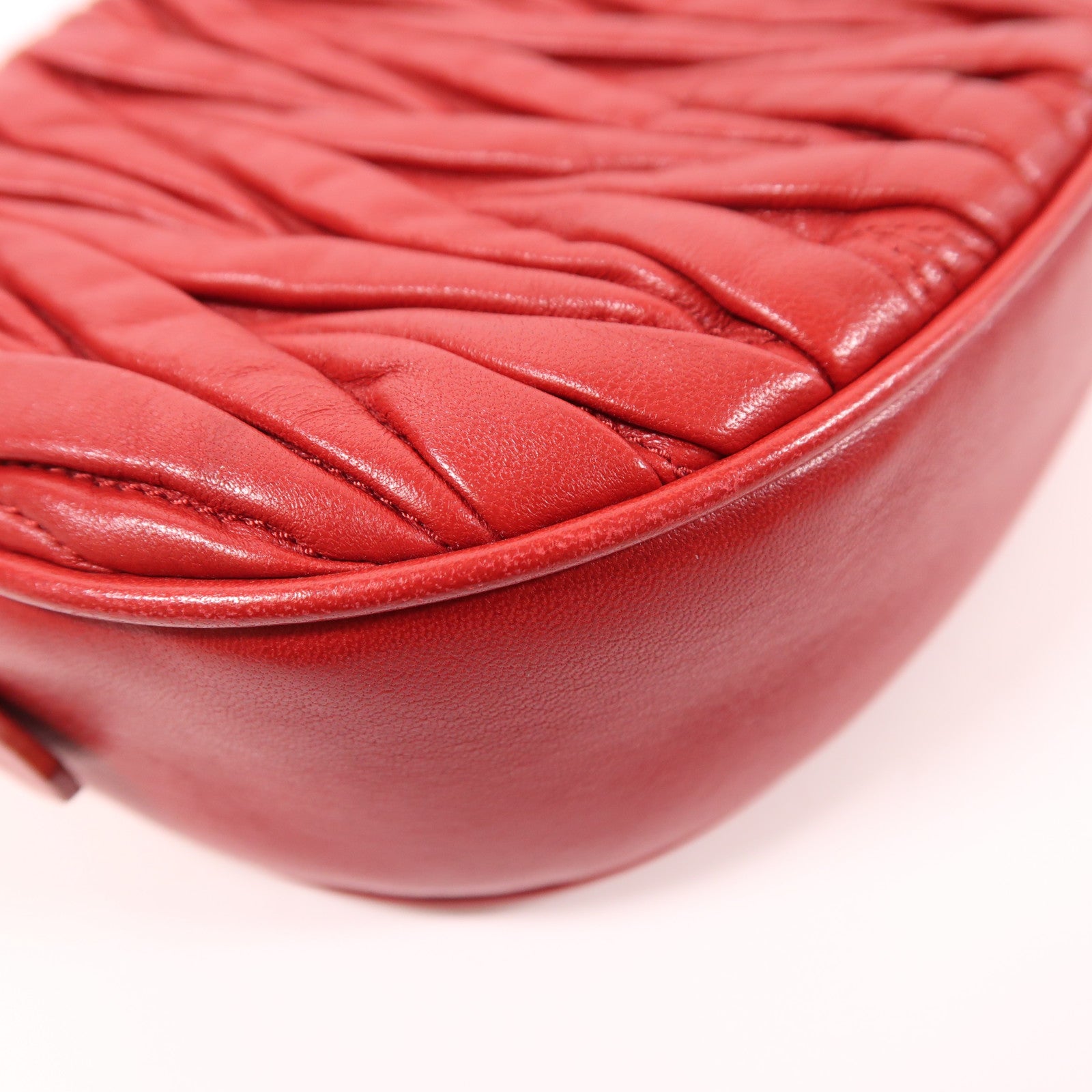 Miu Miu 牛皮皮革Shoulder Bag金扣鏈帶肩背袋