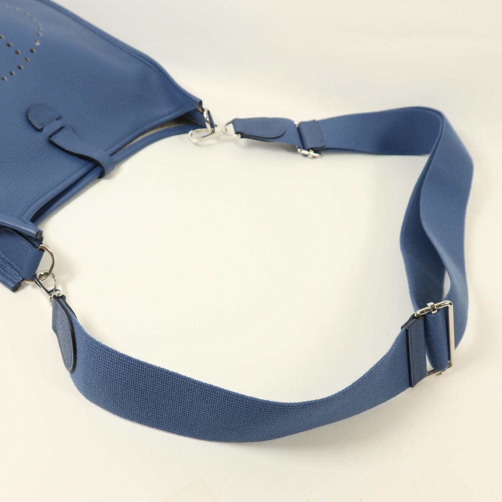 HERMES Clemence皮革Evelyne PM銀扣肩背袋Bleu Agate