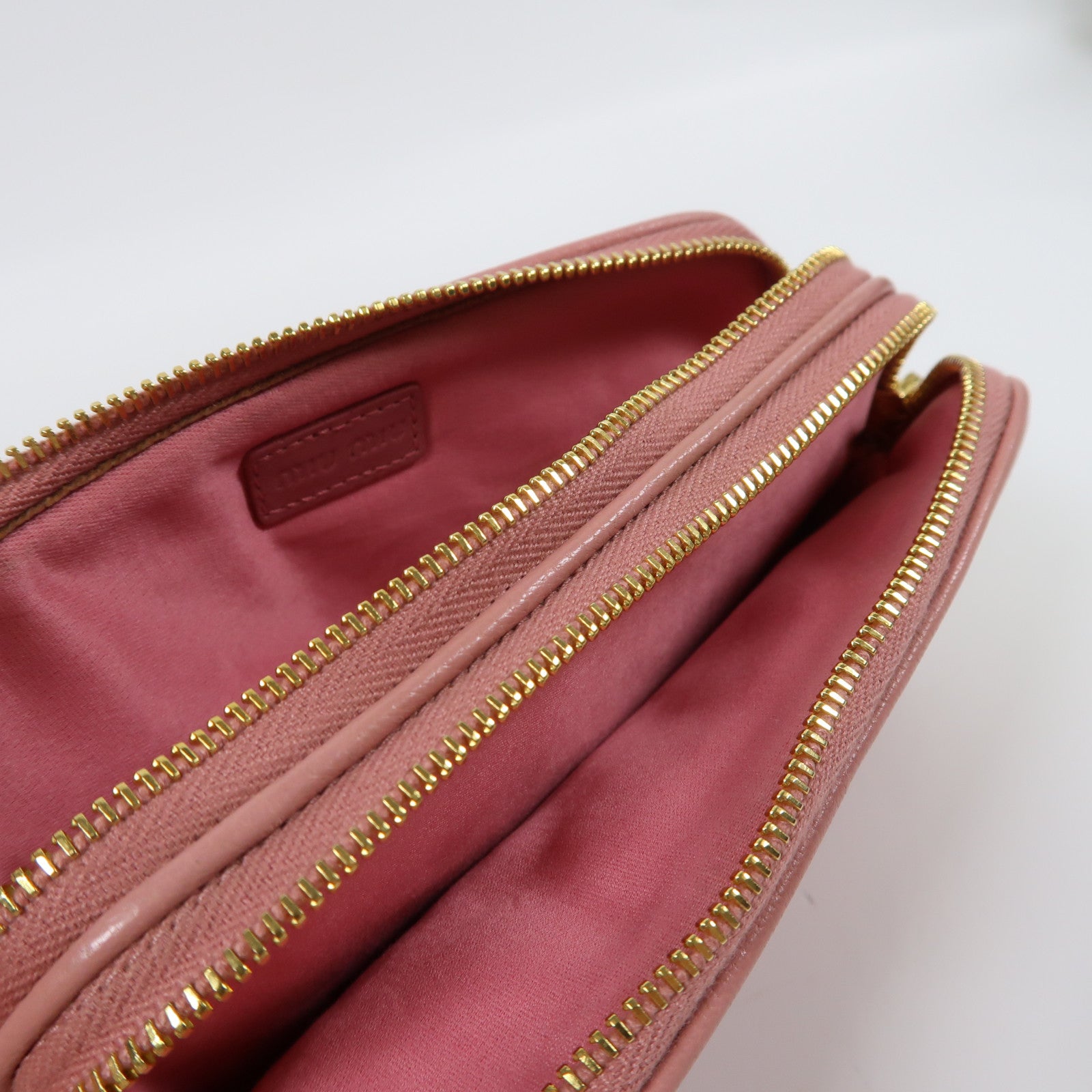 Miu Miu 牛皮皮革Handbag金扣手挽袋粉紅色
