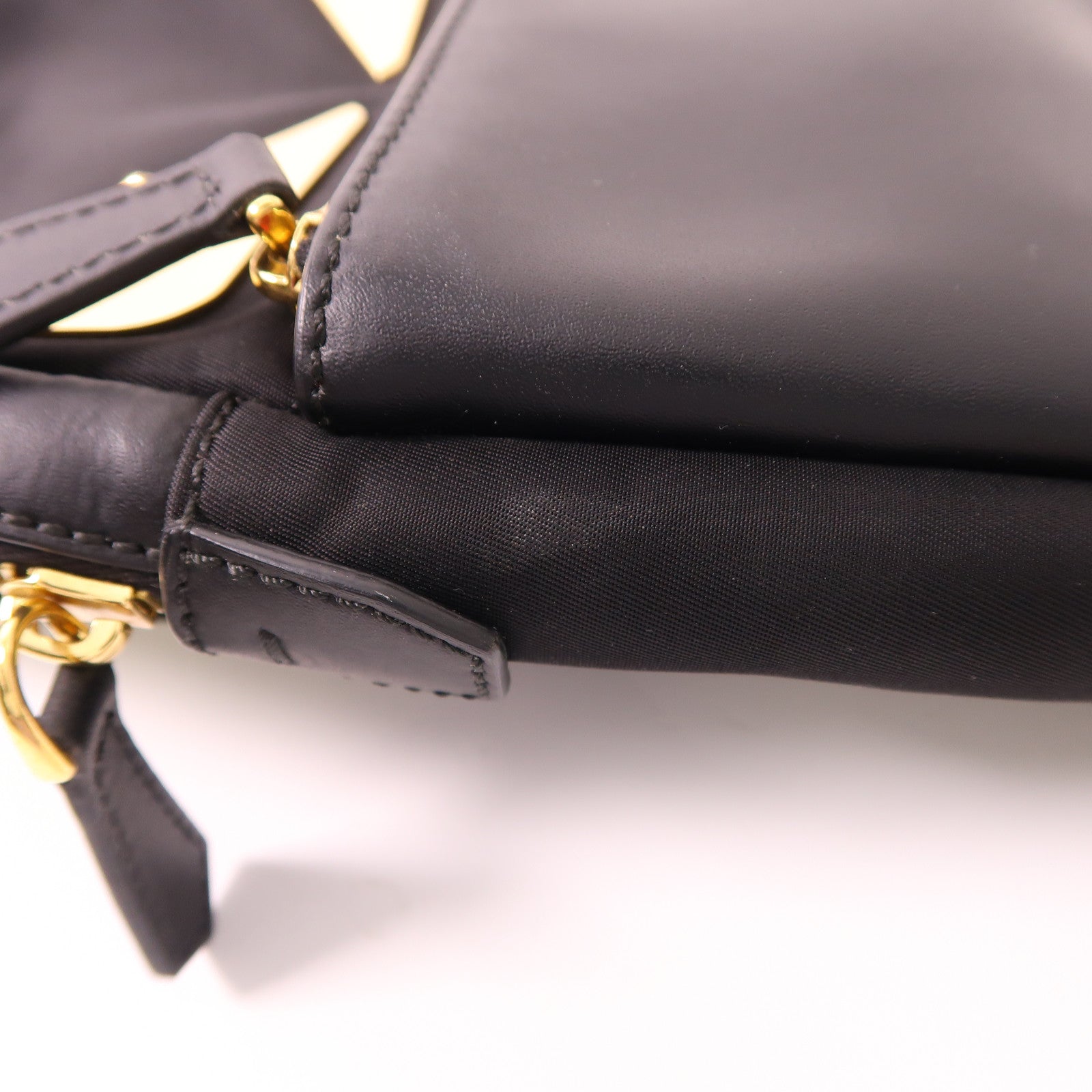 FENDI 牛皮皮革/帆布Body Bag金扣肩背袋