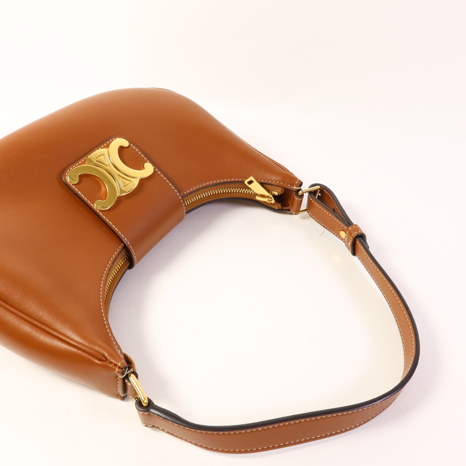 CELINE 牛皮皮革Ava Bag金扣肩背袋