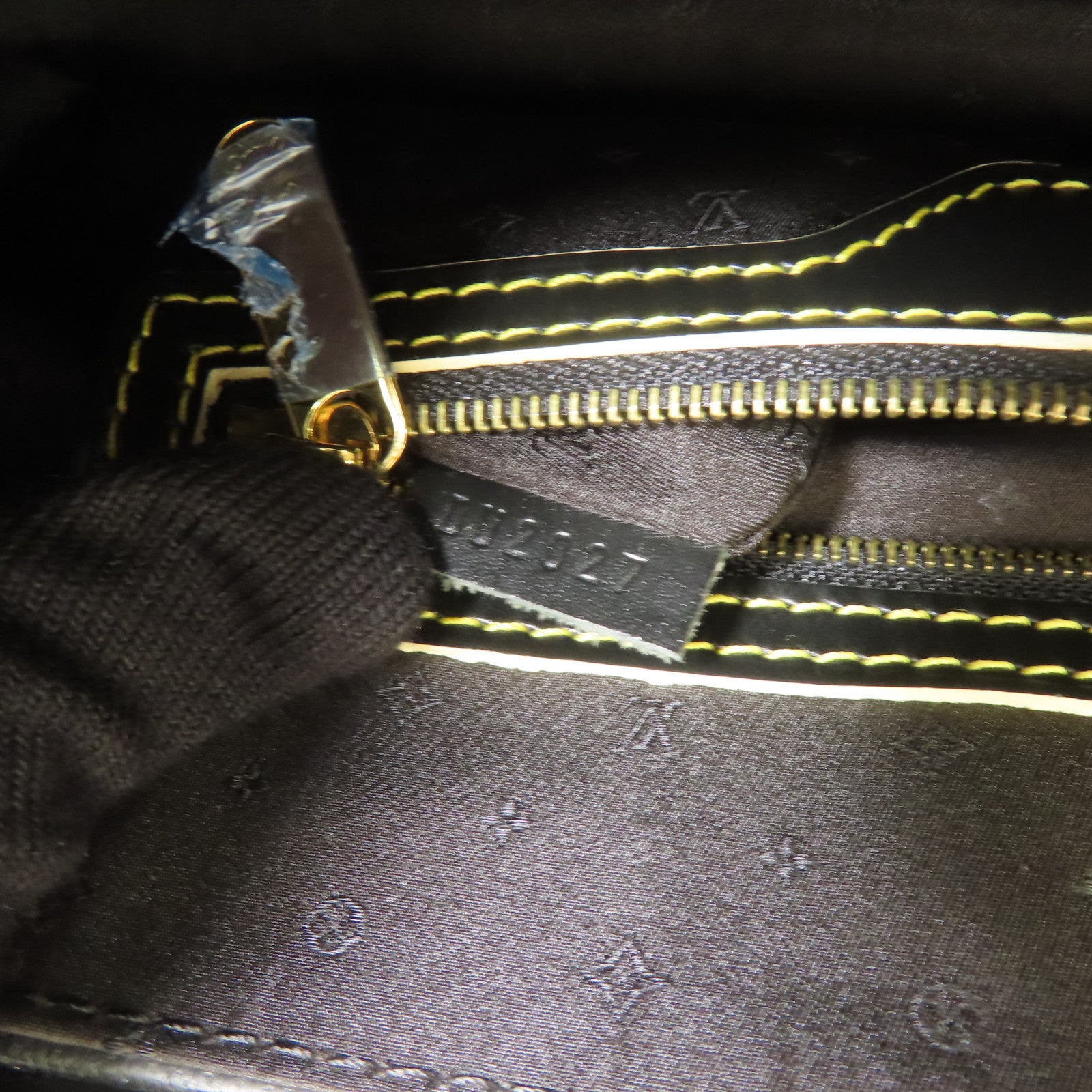 LOUIS VUITTON Suhari Suhari Confidant金扣肩背袋黑色
