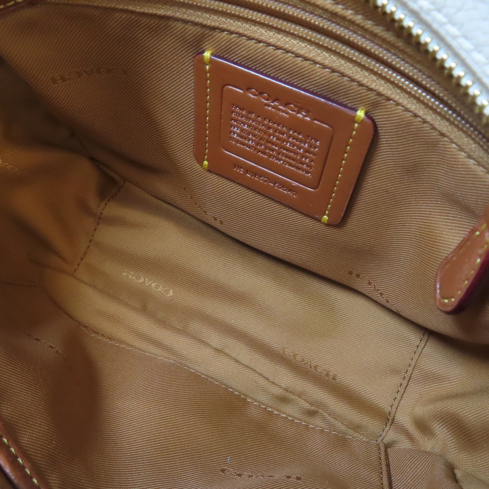 COACH 牛皮皮革Shoulder Bag金扣肩背袋米色