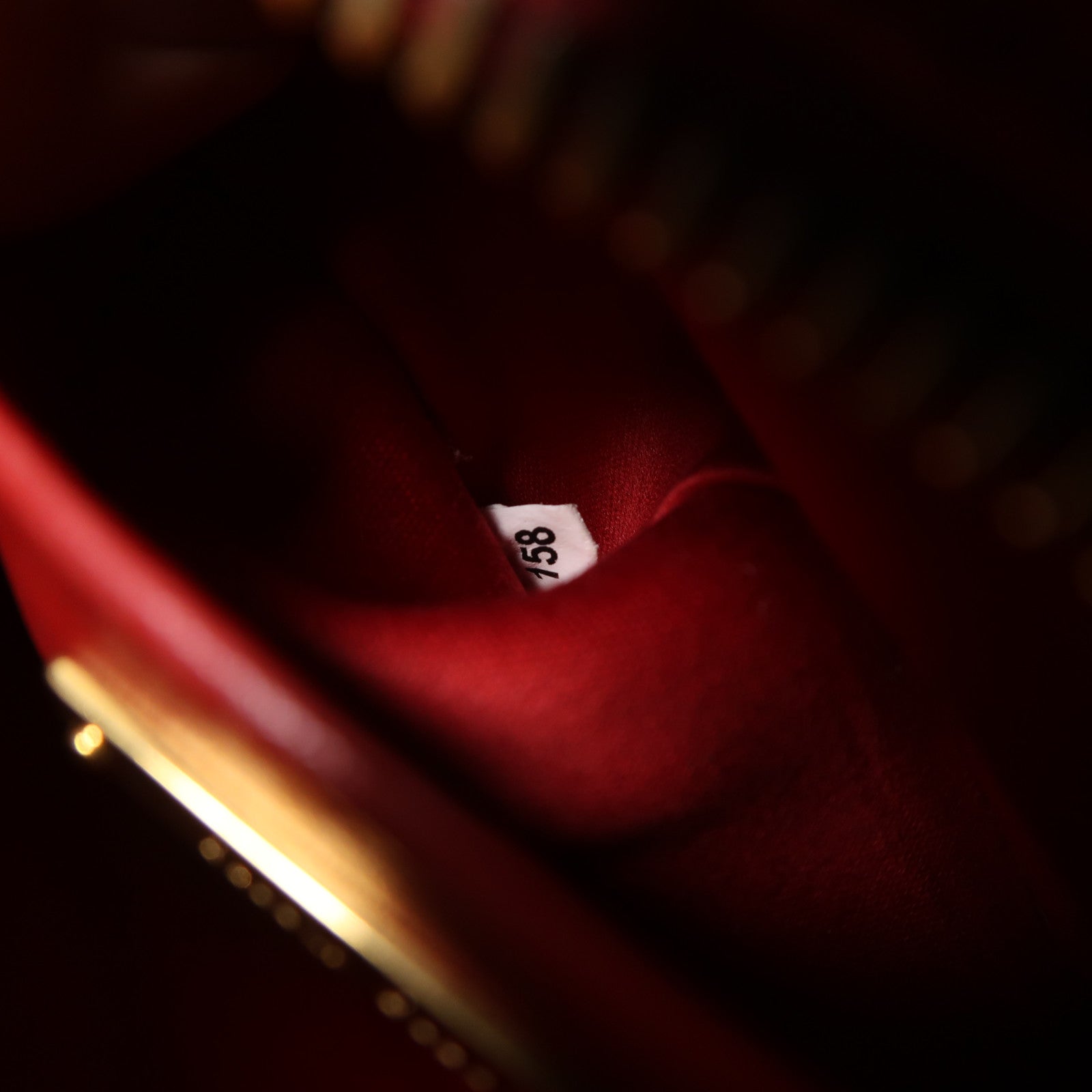 Miu Miu 牛皮皮革Shoulder Bag金扣鏈帶肩背袋
