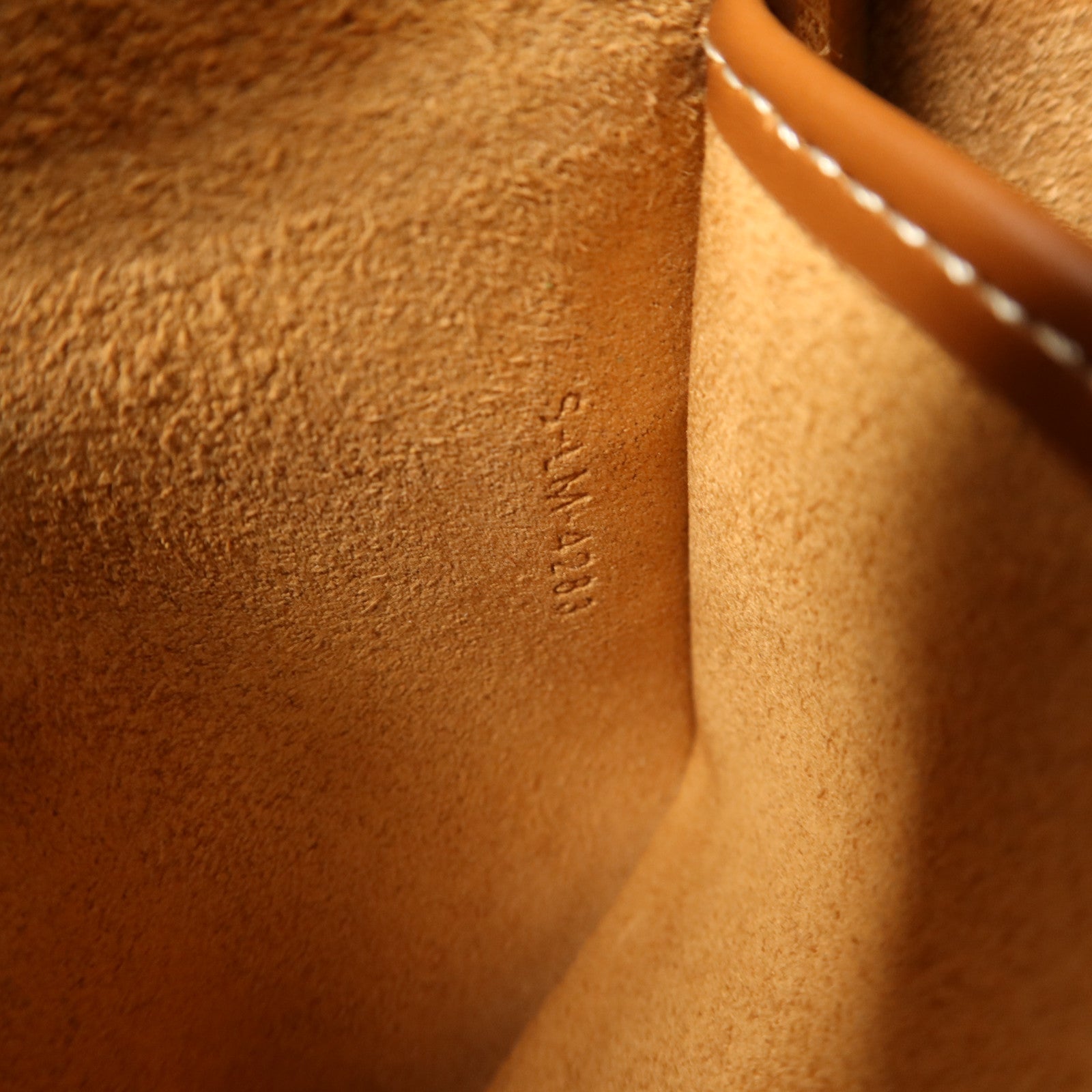 CELINE 牛皮皮革Ava Bag金扣肩背袋