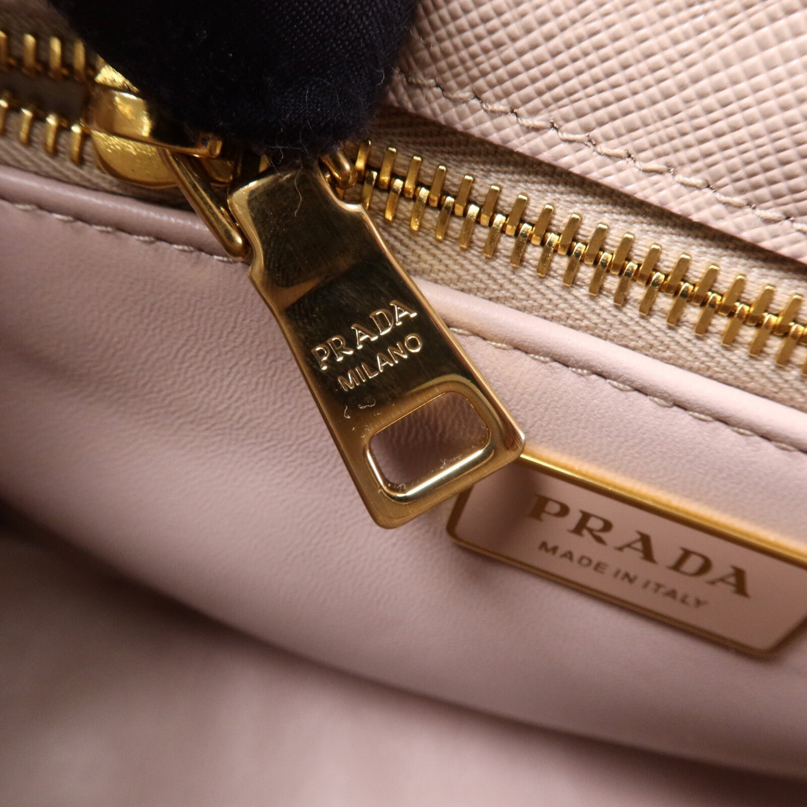 PRADA 牛皮皮革Galleria Saffiano金扣手挽肩背兩用袋