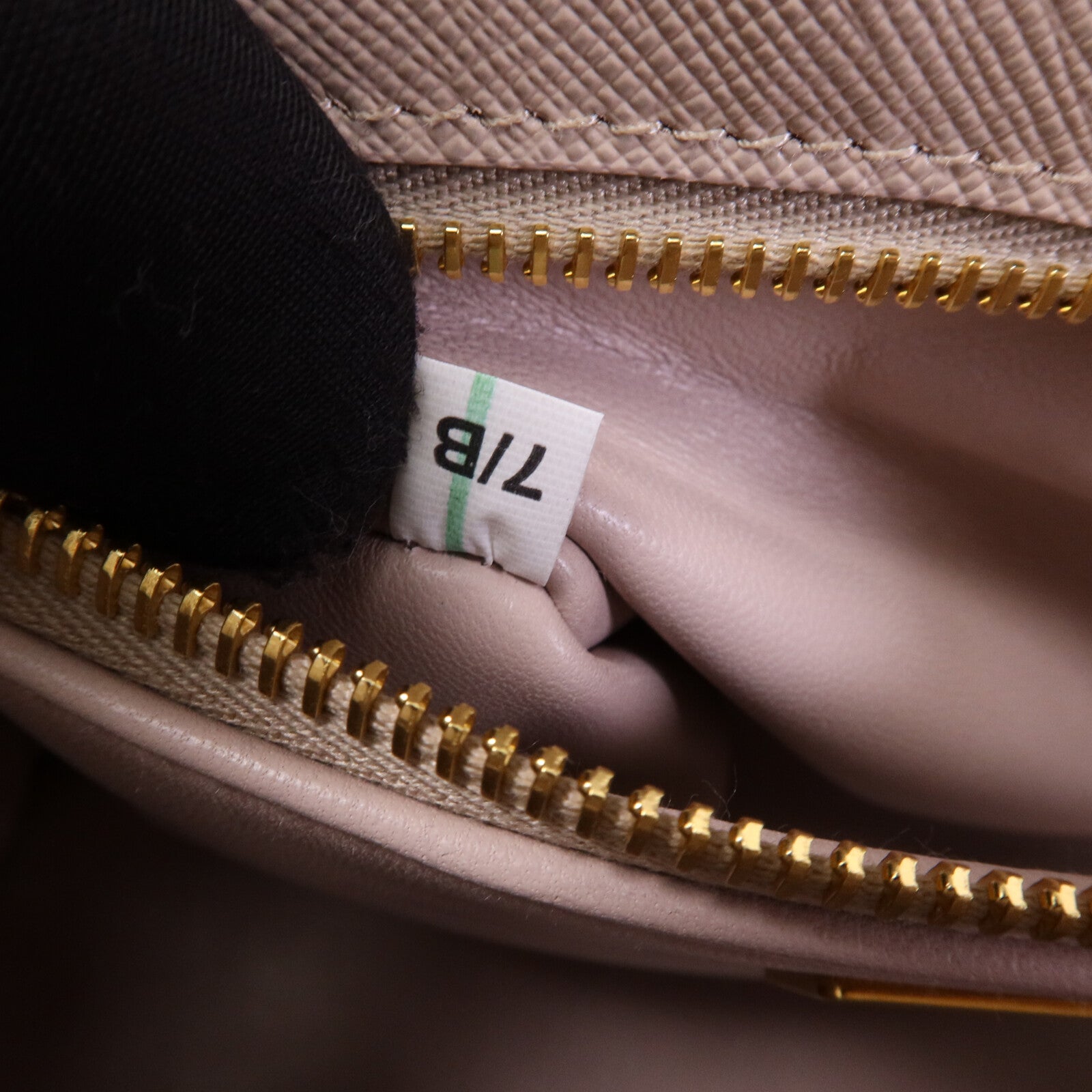 PRADA 牛皮皮革Galleria Saffiano金扣手挽肩背兩用袋