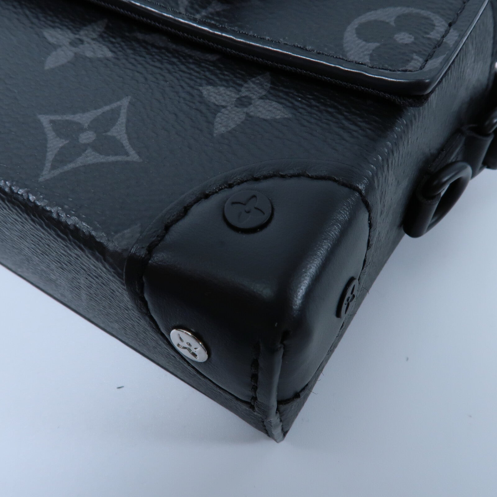 LOUIS VUITTON Monogram Eclipse Steamer Wearable Wallet肩背袋