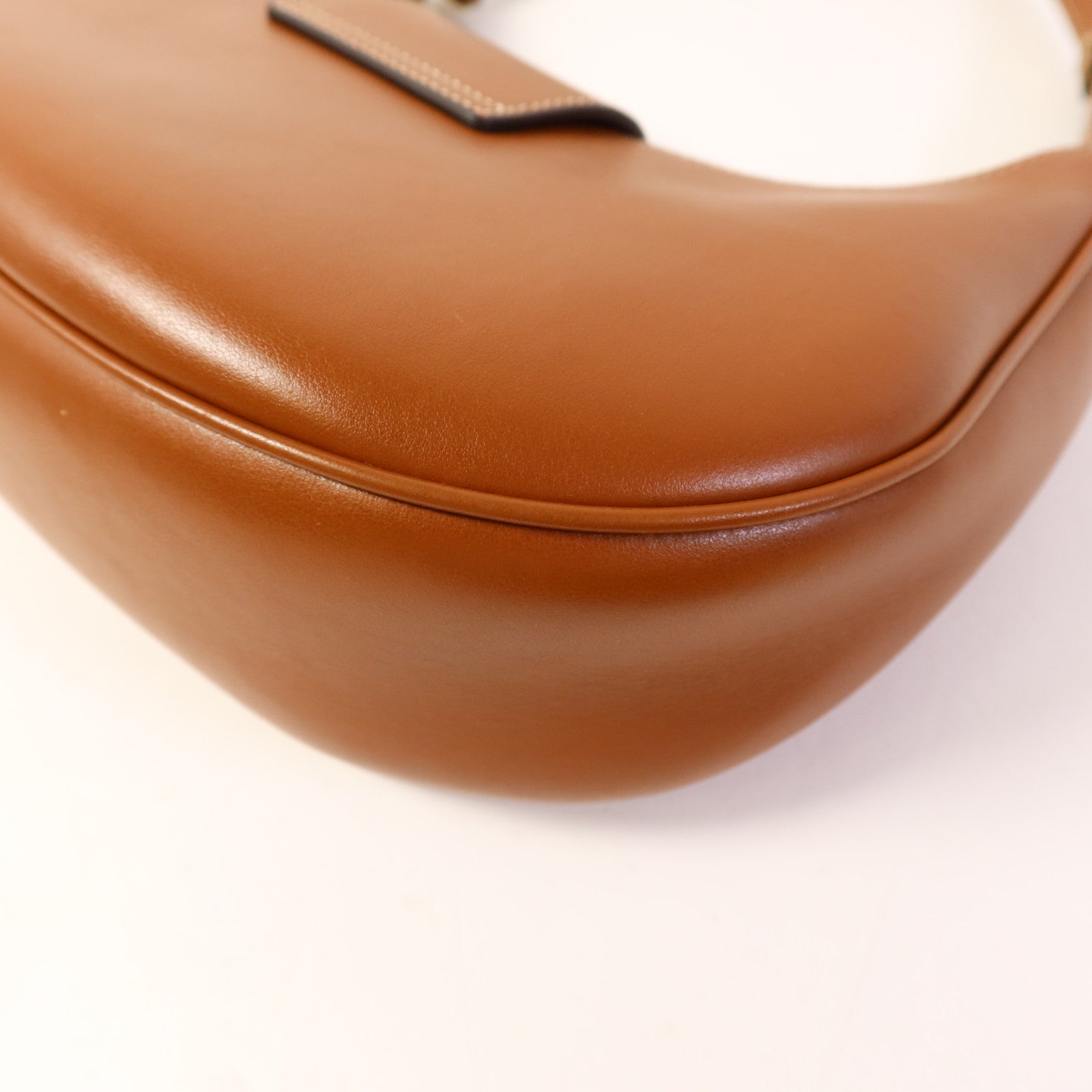 CELINE 牛皮皮革Ava Bag金扣肩背袋