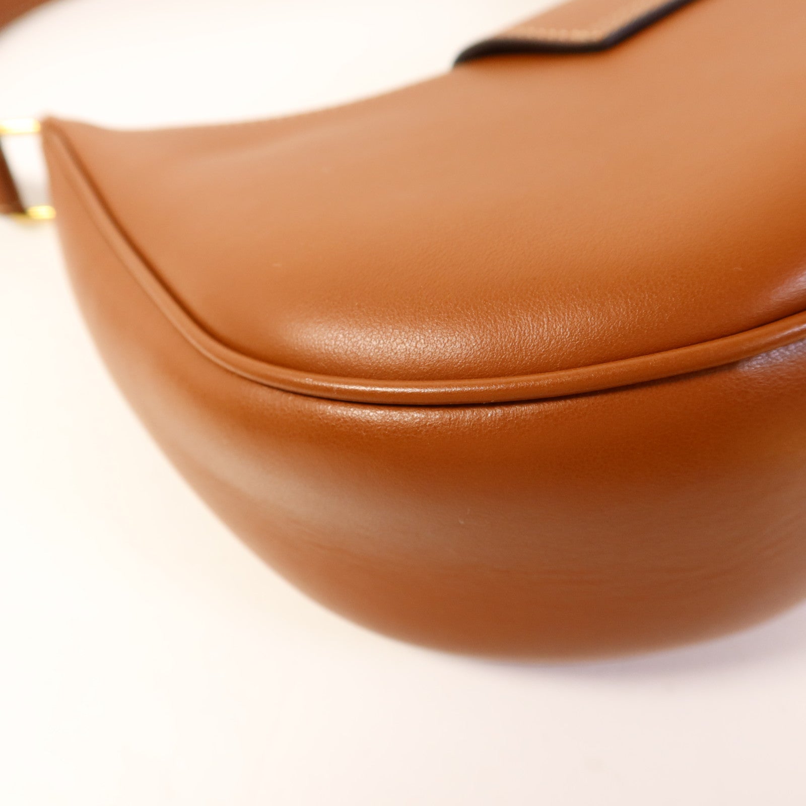 CELINE 牛皮皮革Ava Bag金扣肩背袋