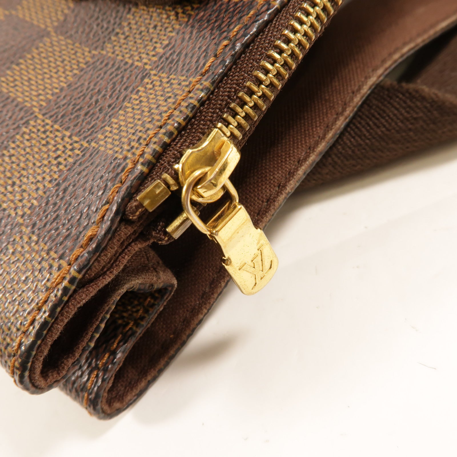 LOUIS VUITTON Damier Beaubourg金扣肩背袋棕色