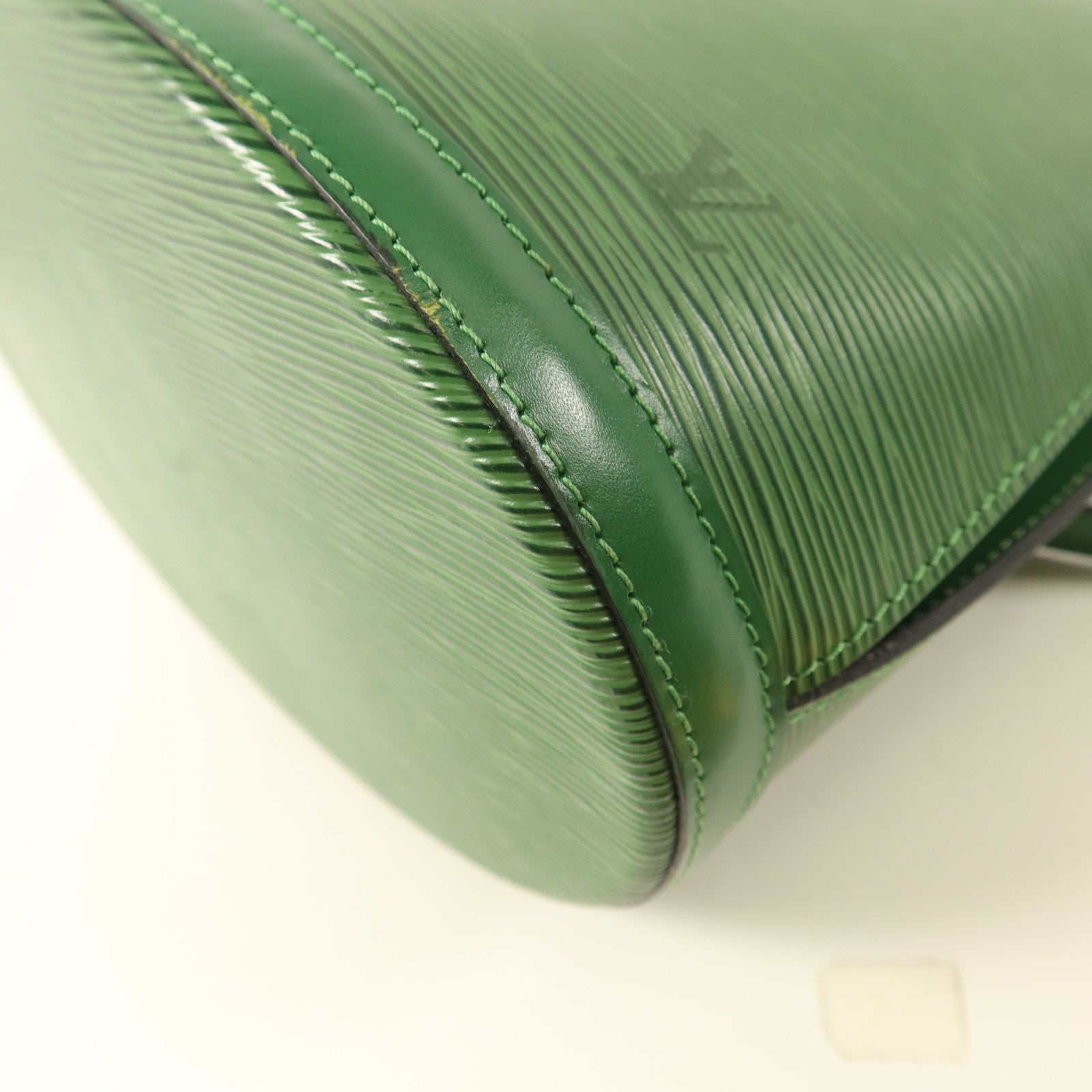 LOUIS VUITTON Epi Cluny金扣肩背袋