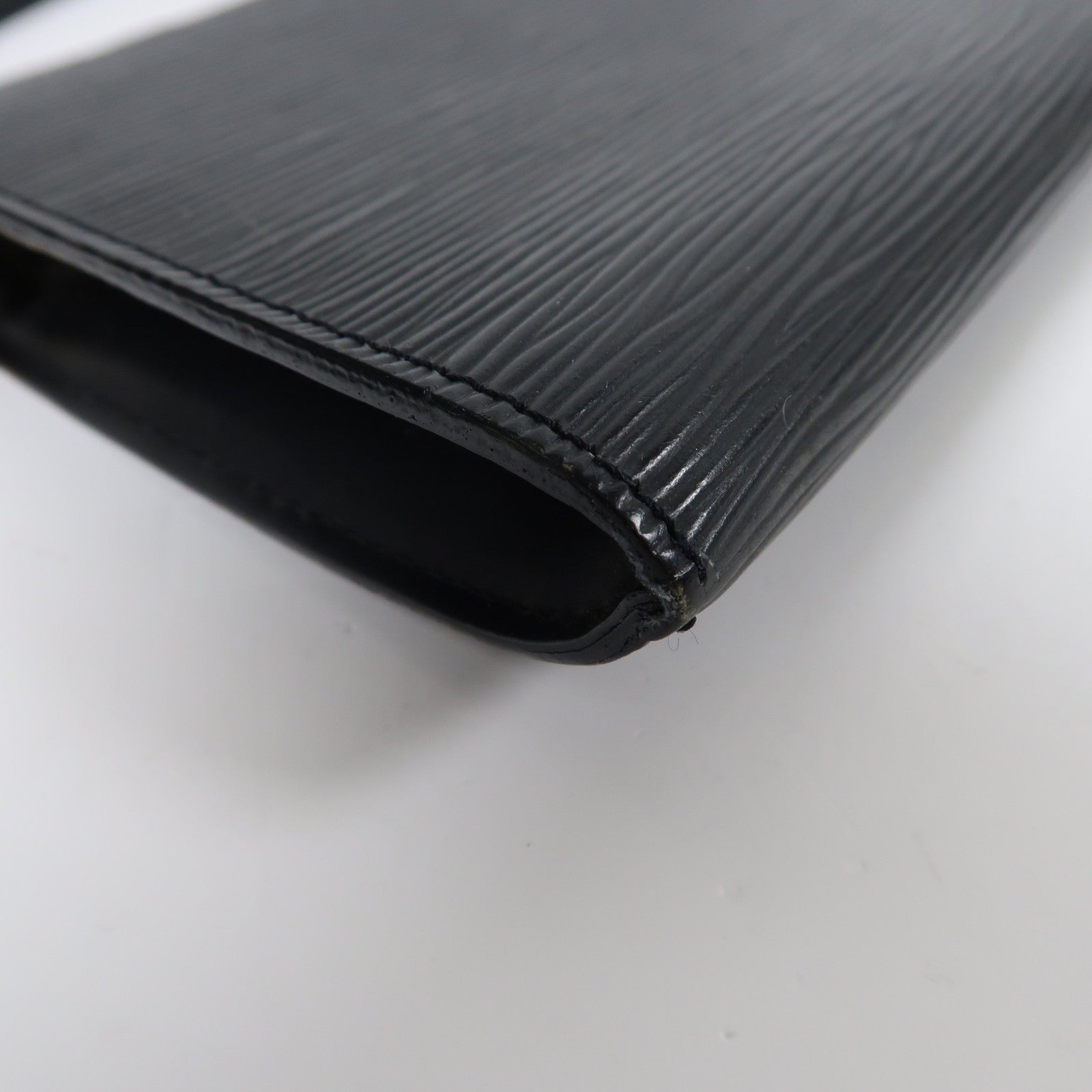 LOUIS VUITTON Epi Pochette Accessories Pouch金扣手挽袋黑色
