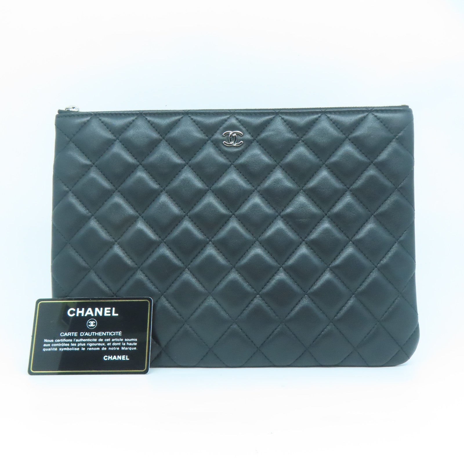 CHANEL 【激減優惠】菱格羊皮皮革Pouch銀扣小袋黑色