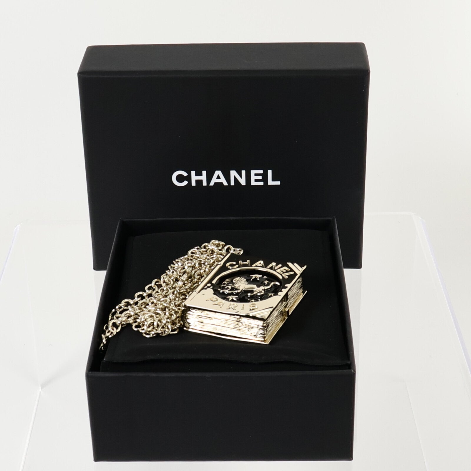 CHANEL 金屬/琺瑯Lion Book Locket項鏈
