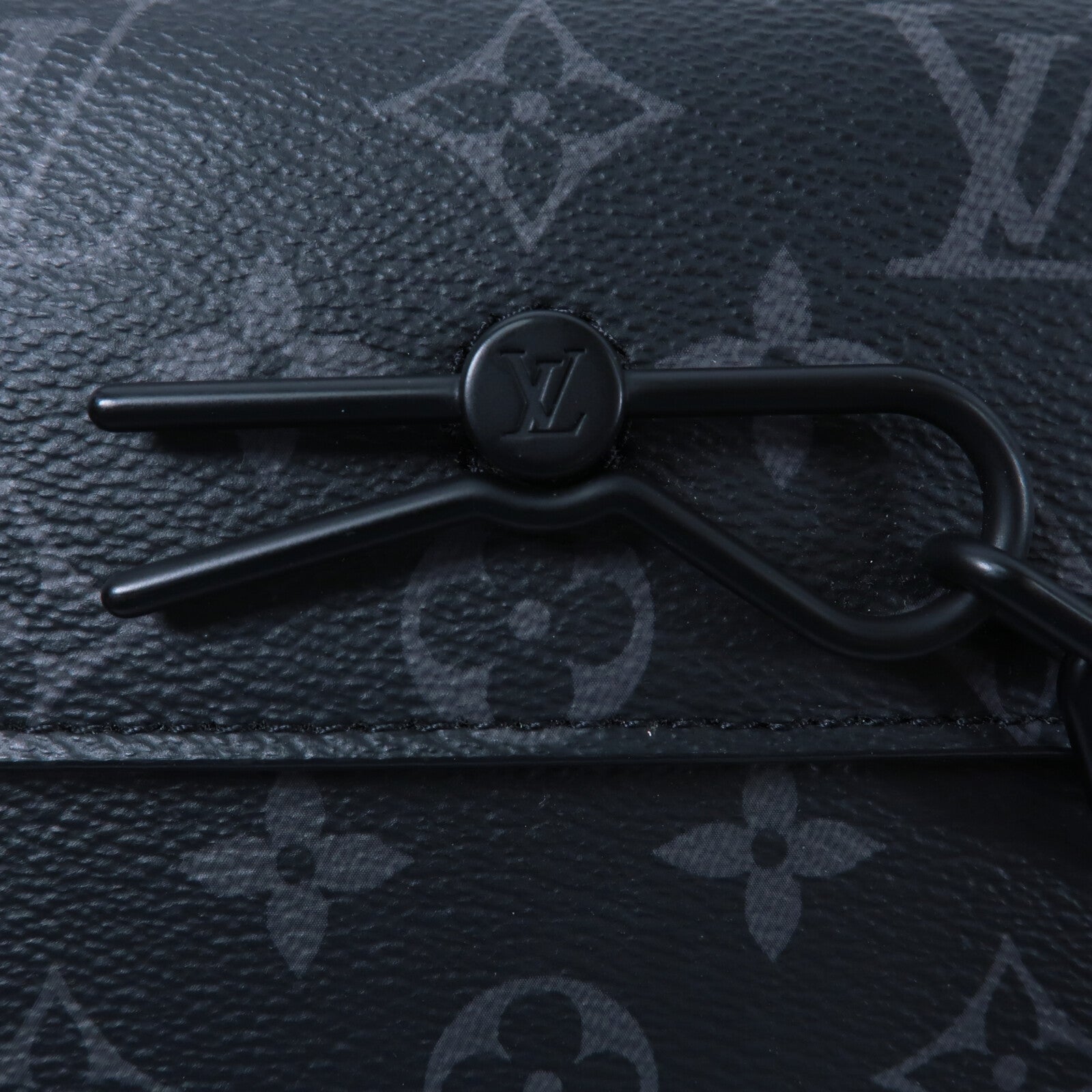 LOUIS VUITTON Monogram Eclipse Steamer Wearable Wallet肩背袋