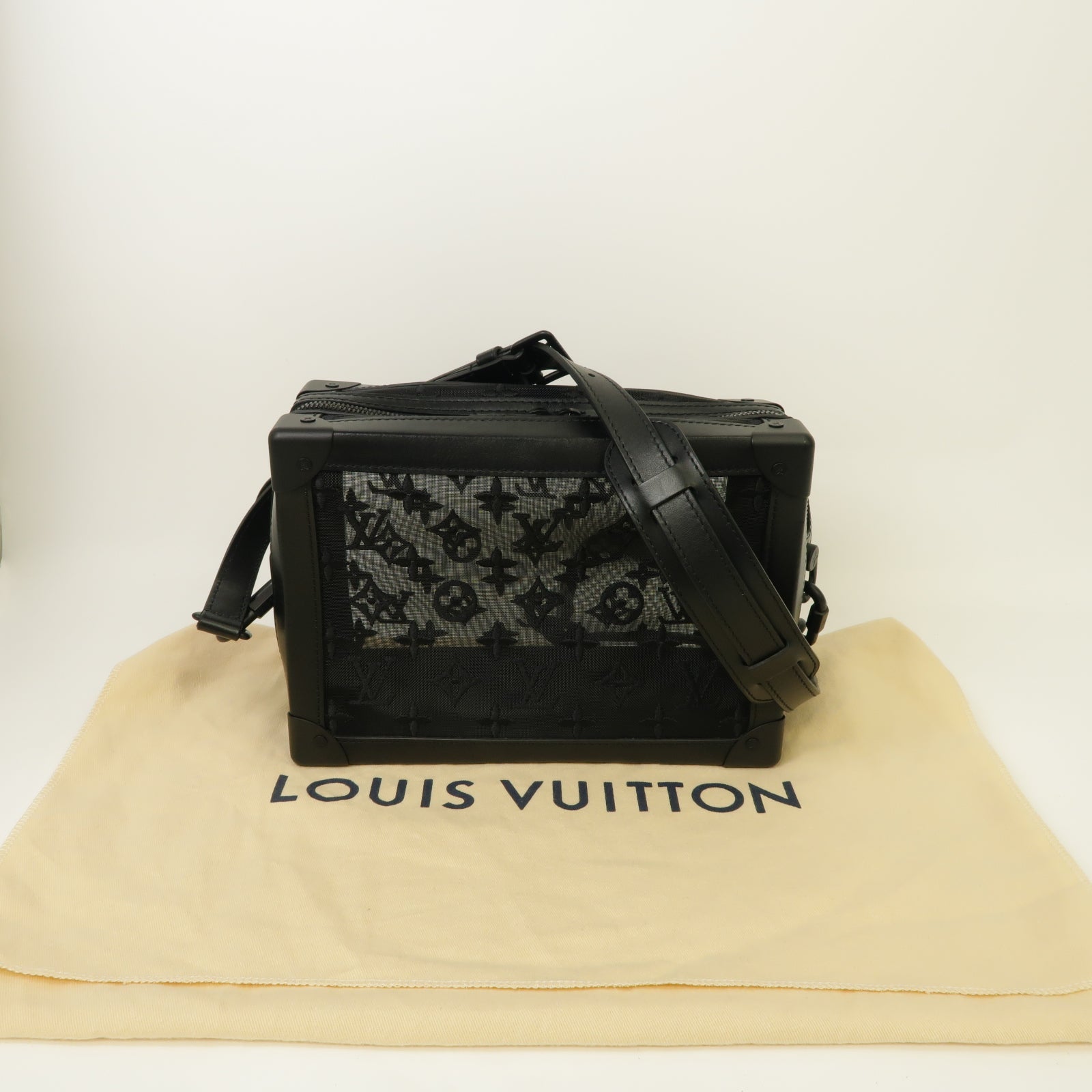 LOUIS VUITTON Monogram Mesh/皮革Soft Trunk肩背袋黑色