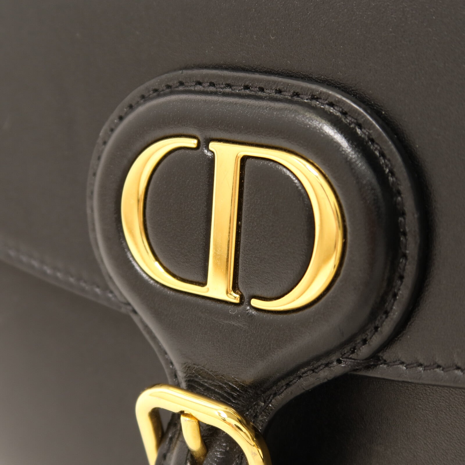 Dior 牛皮皮革Bobby Medium金扣肩背袋