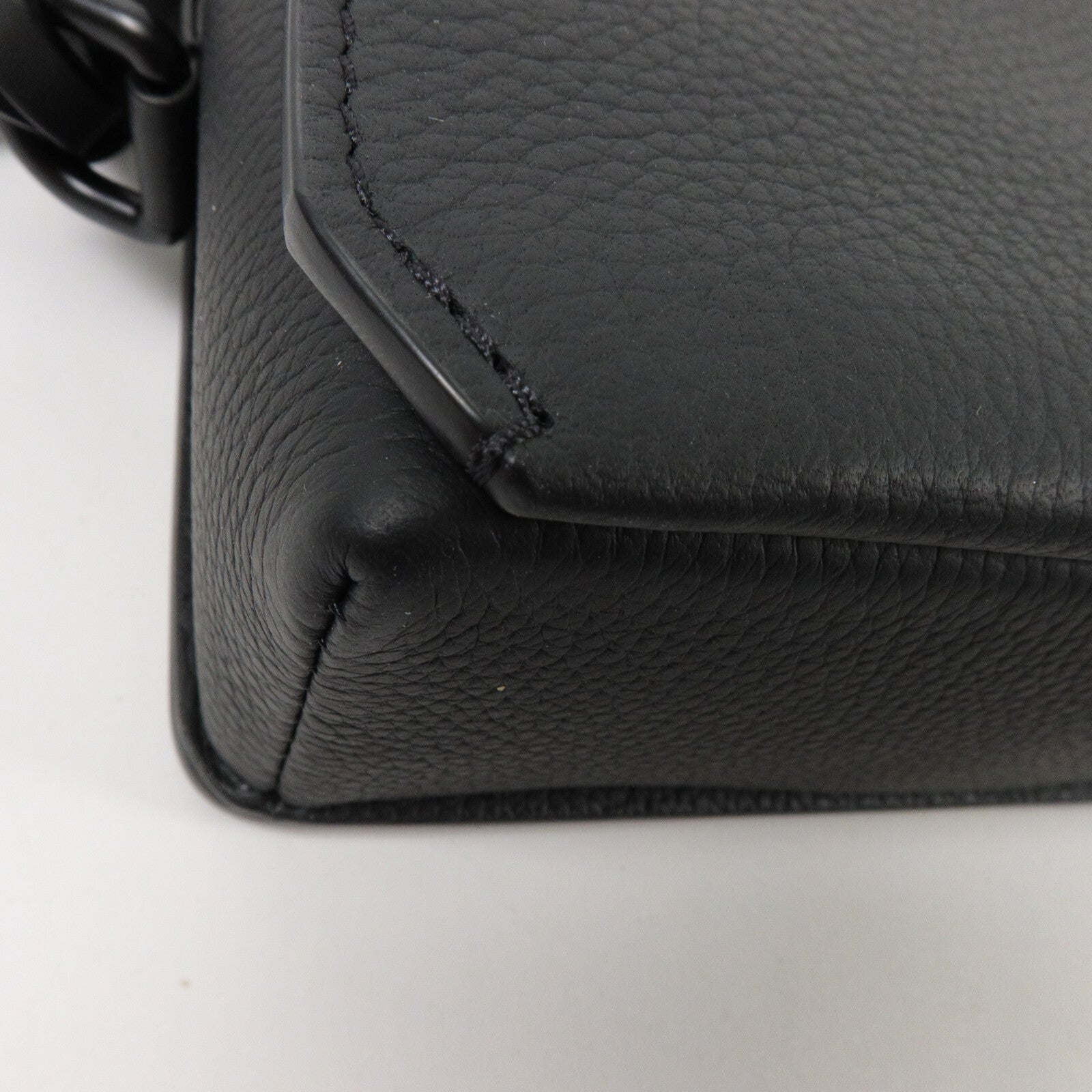 LOUIS VUITTON 牛皮皮革Fastline Wearable Wallet肩背袋