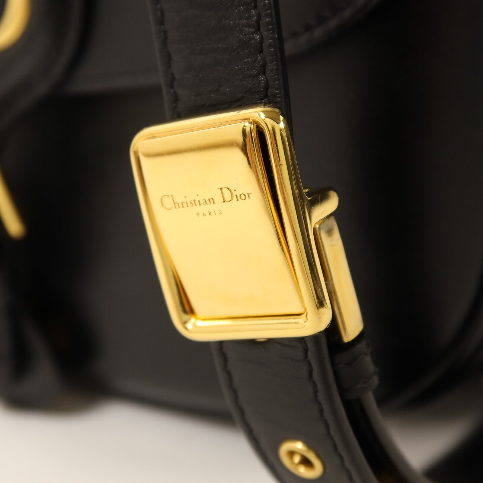 Dior 牛皮皮革Bobby Medium金扣肩背袋