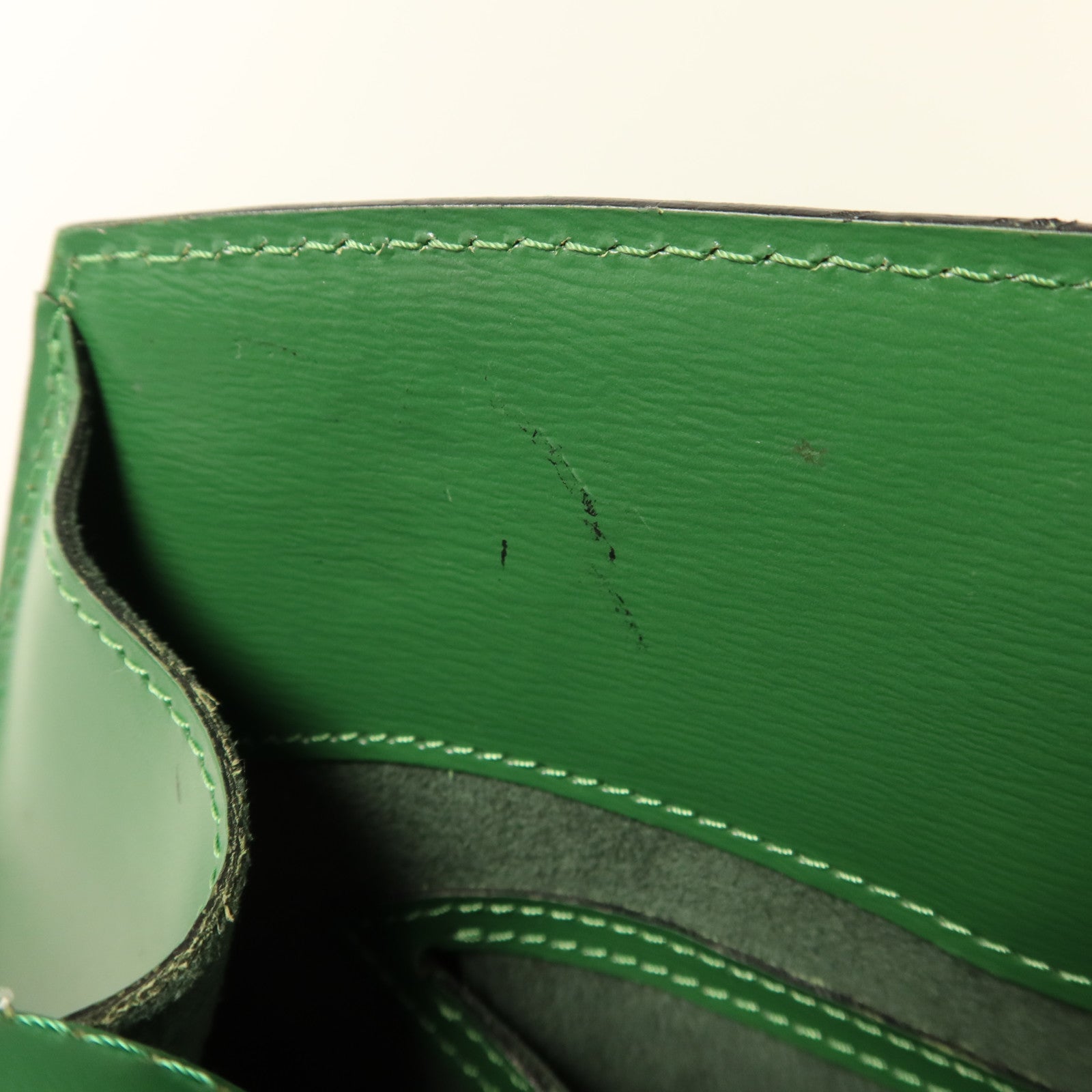 LOUIS VUITTON Epi Cluny金扣肩背袋