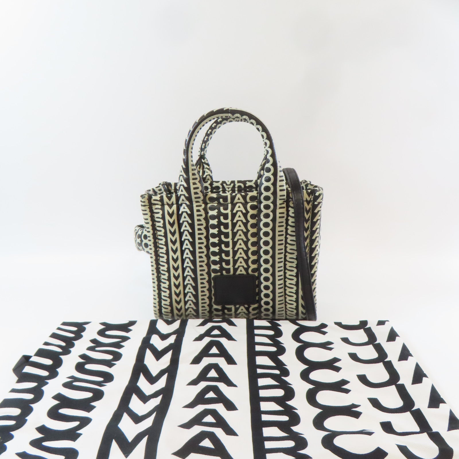 MARC BY MARC JACOBS 皮革2 Way Shoulder銀扣手挽肩背兩用袋黑白色