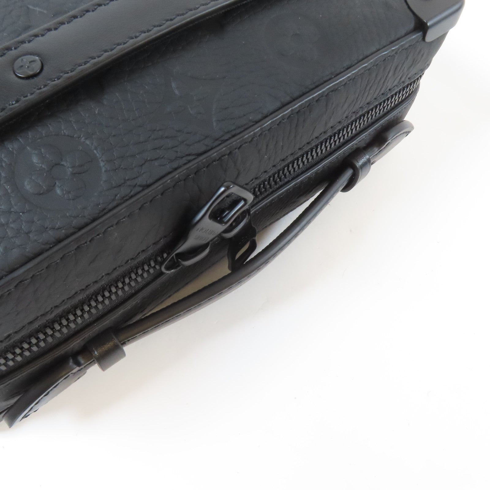 LOUIS VUITTON 【激減優惠】Monogram Taurillon Handle Soft Trunk黑扣手挽肩背兩用袋黑色
