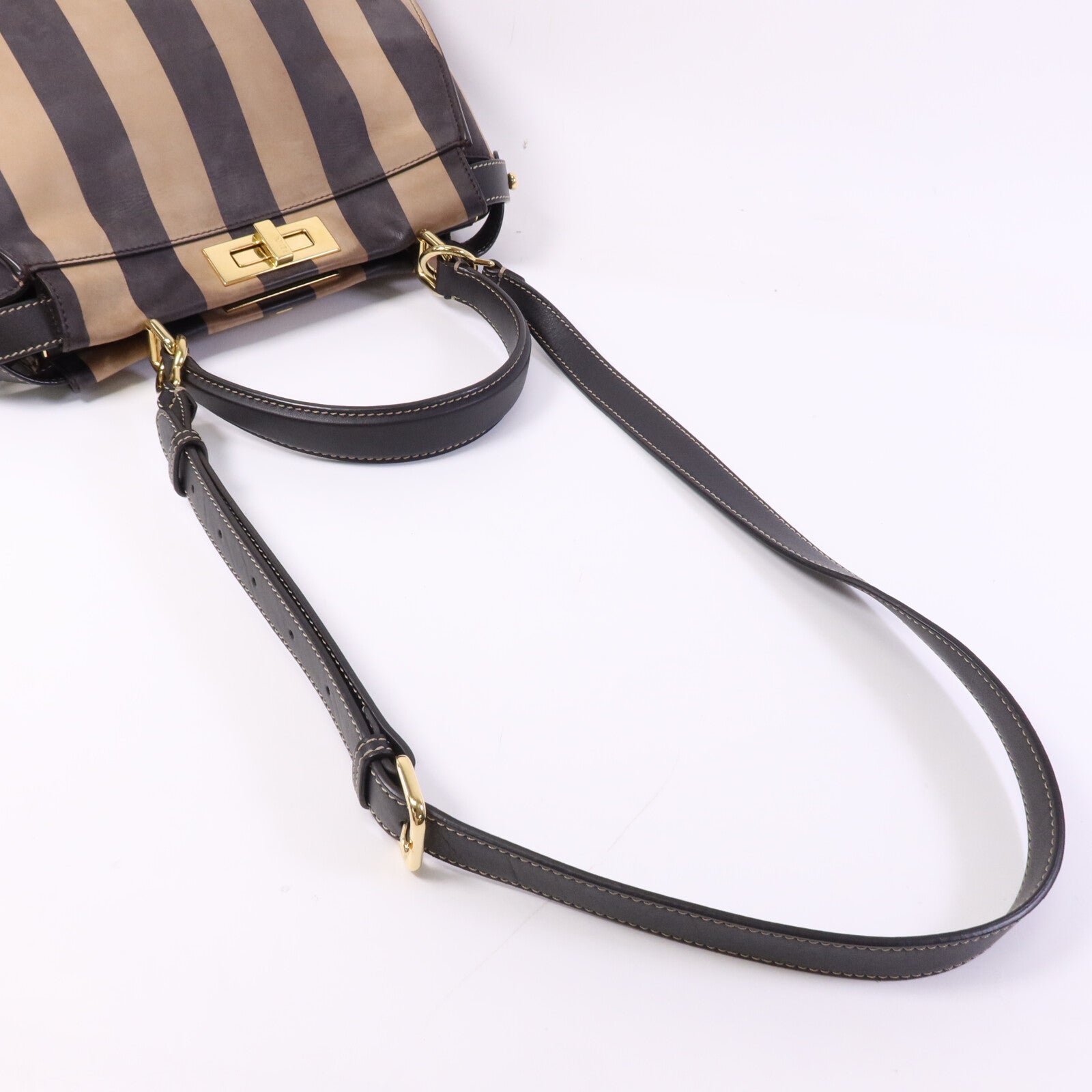 FENDI 皮革Peekaboo Iconic Medium金扣手挽肩背兩用袋