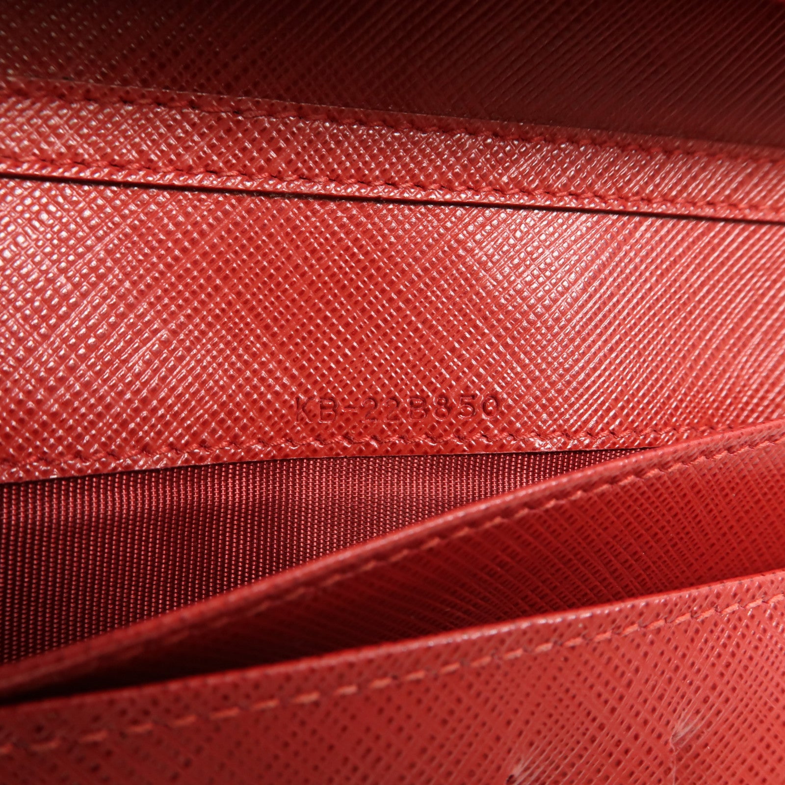 Salvatore Ferragamo 牛皮皮革WOC金扣鏈帶肩背袋