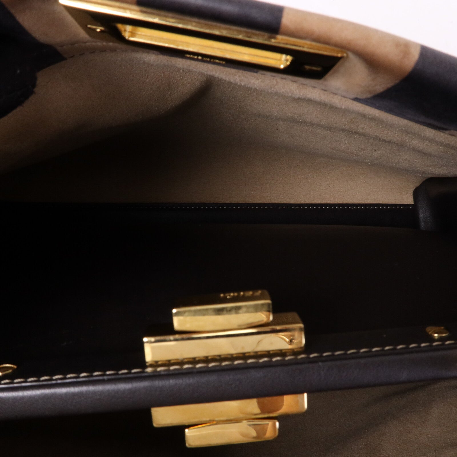 FENDI 皮革Peekaboo Iconic Medium金扣手挽肩背兩用袋