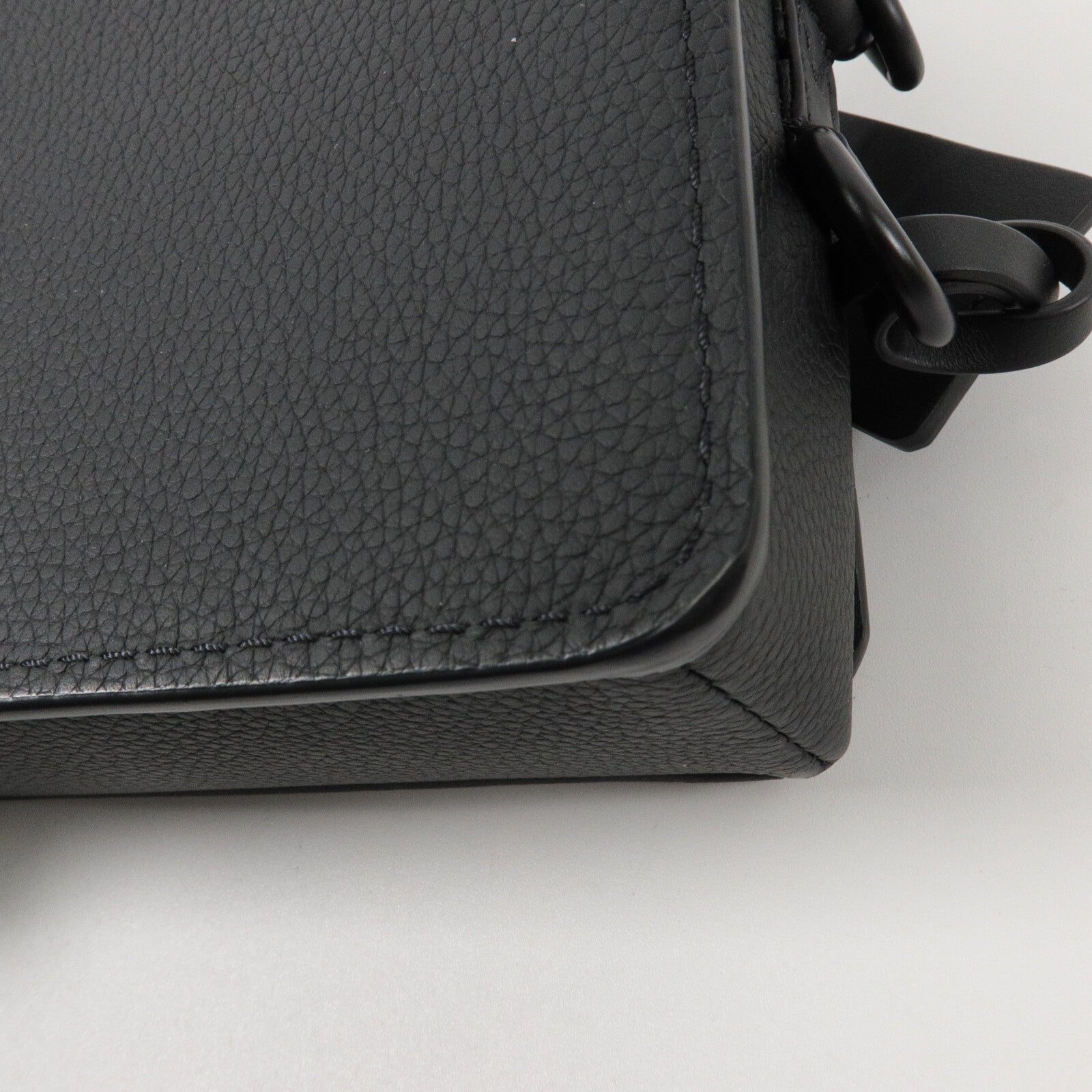LOUIS VUITTON 牛皮皮革Fastline Wearable Wallet肩背袋