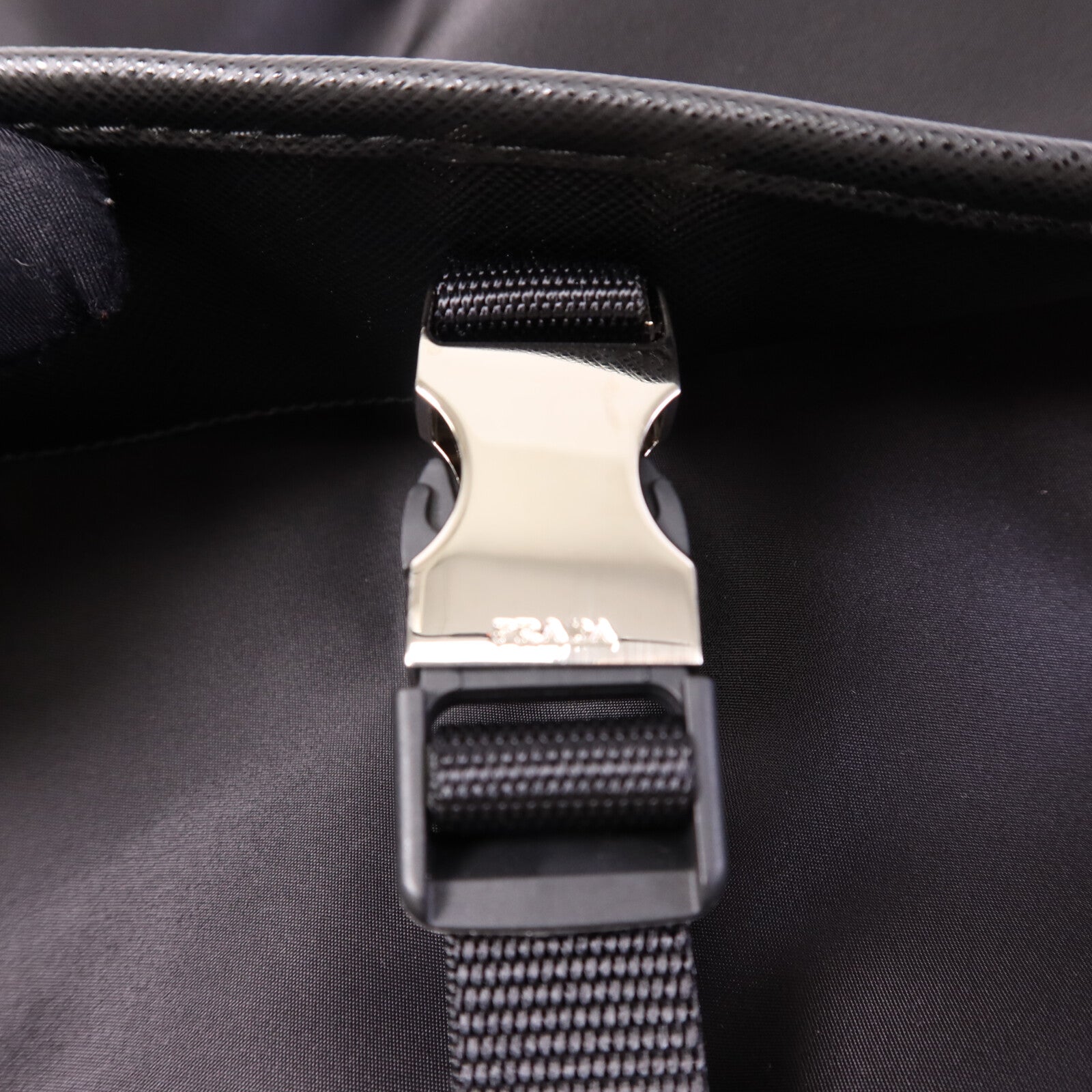 PRADA 尼龍Shoulder Bag銀扣肩背袋