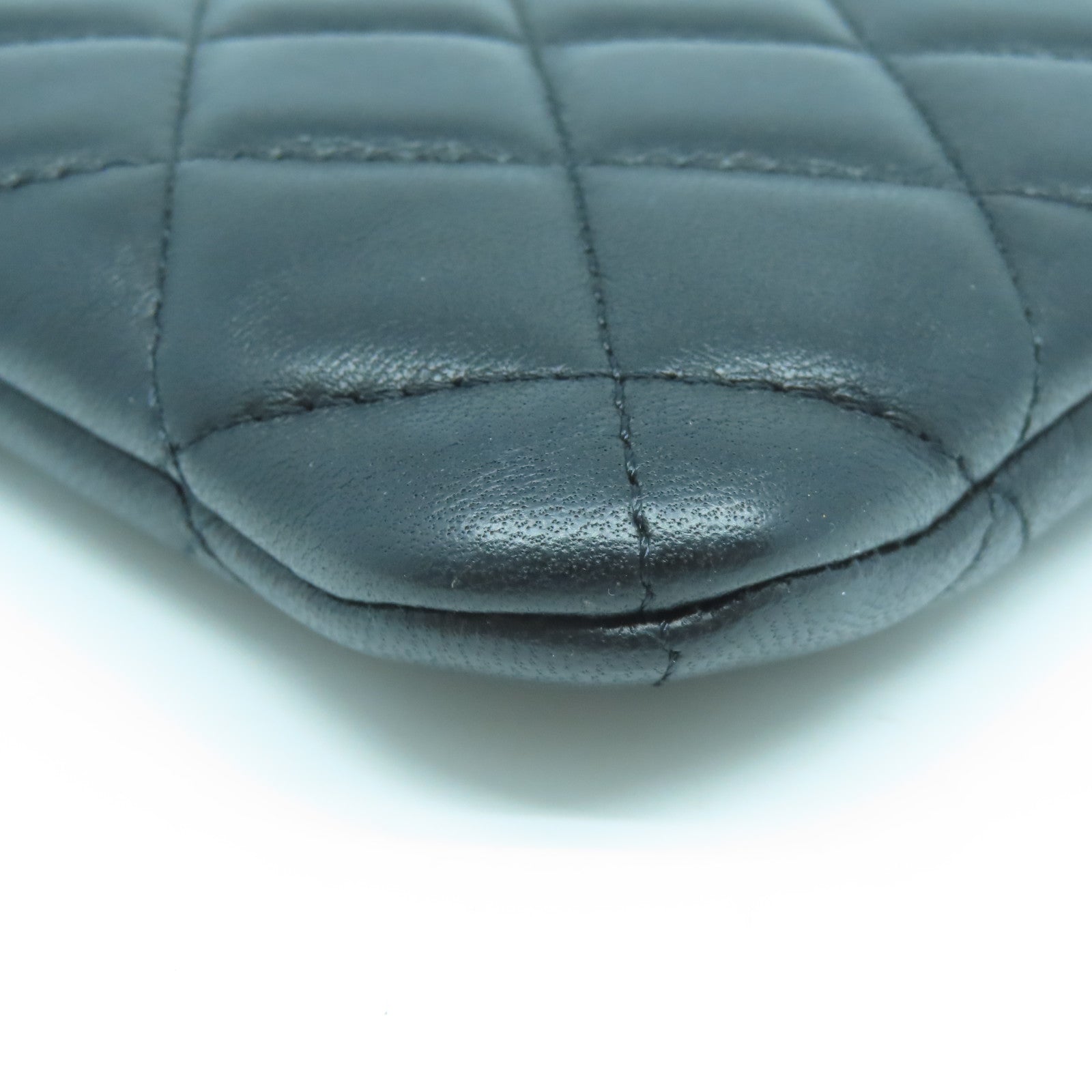 CHANEL 【激減優惠】菱格羊皮皮革Pouch銀扣小袋黑色
