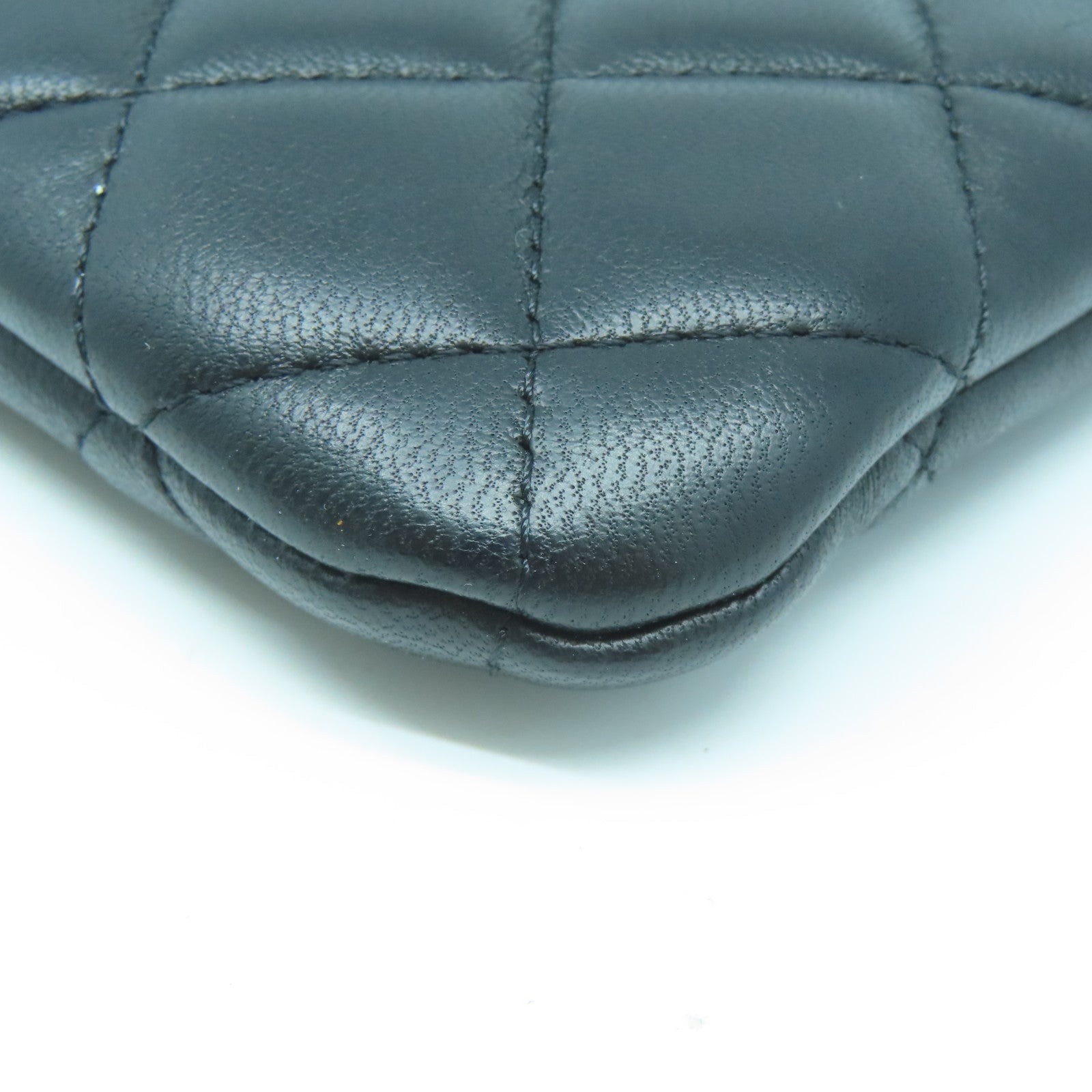 CHANEL 【激減優惠】菱格羊皮皮革Pouch銀扣小袋黑色