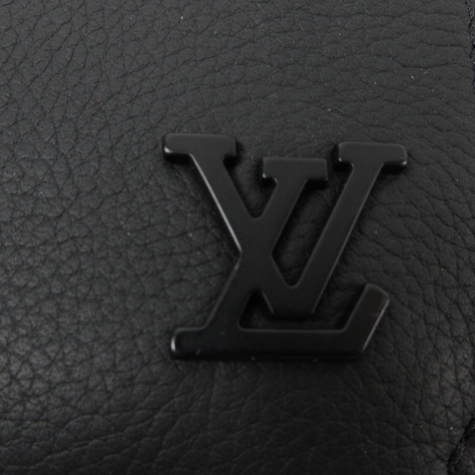 LOUIS VUITTON 牛皮皮革Fastline Wearable Wallet肩背袋