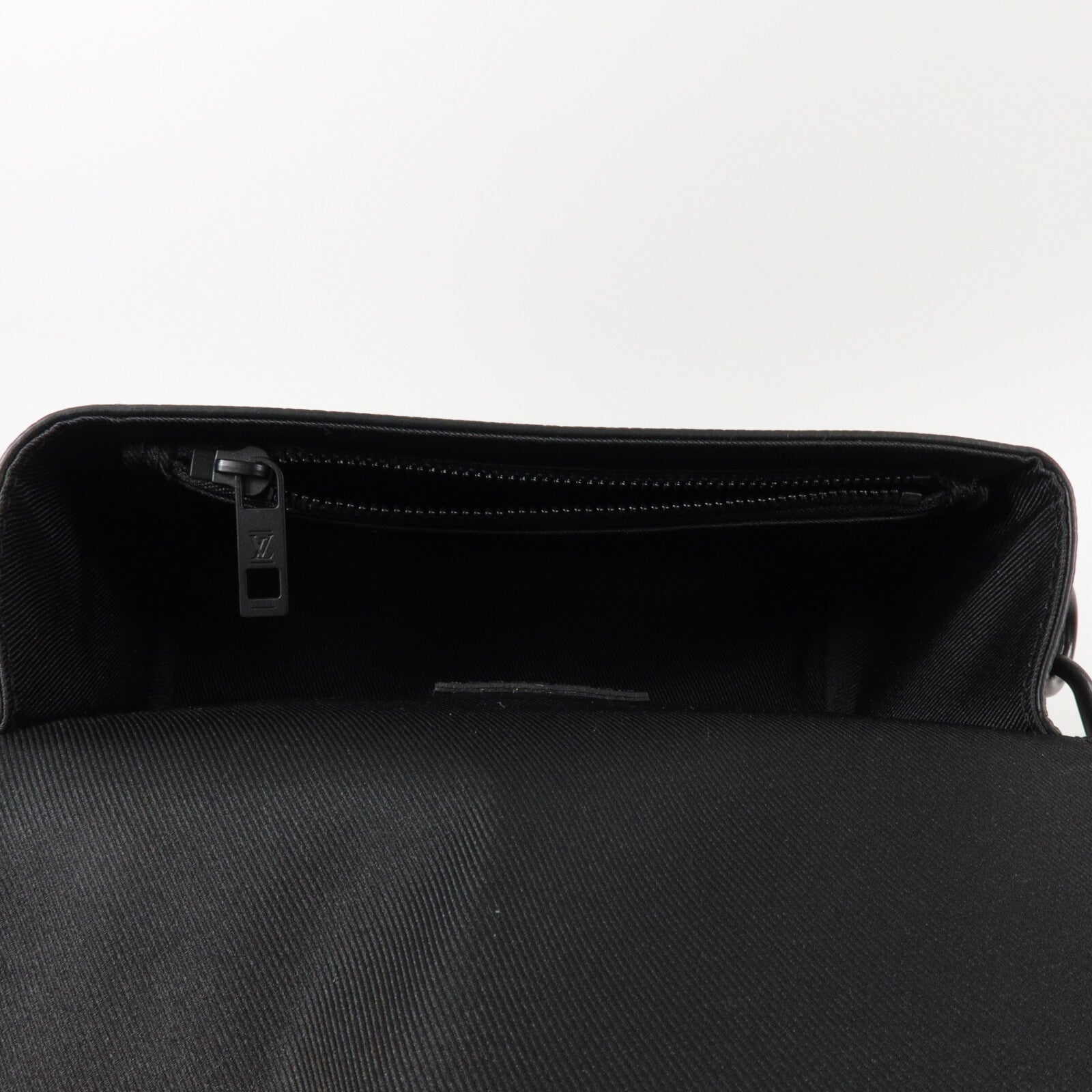 LOUIS VUITTON 牛皮皮革Fastline Wearable Wallet肩背袋