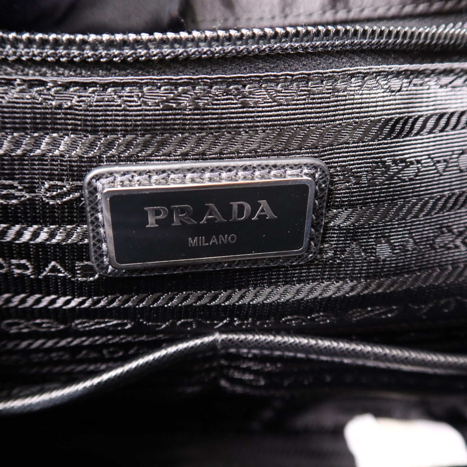 PRADA 尼龍Shoulder Bag銀扣肩背袋