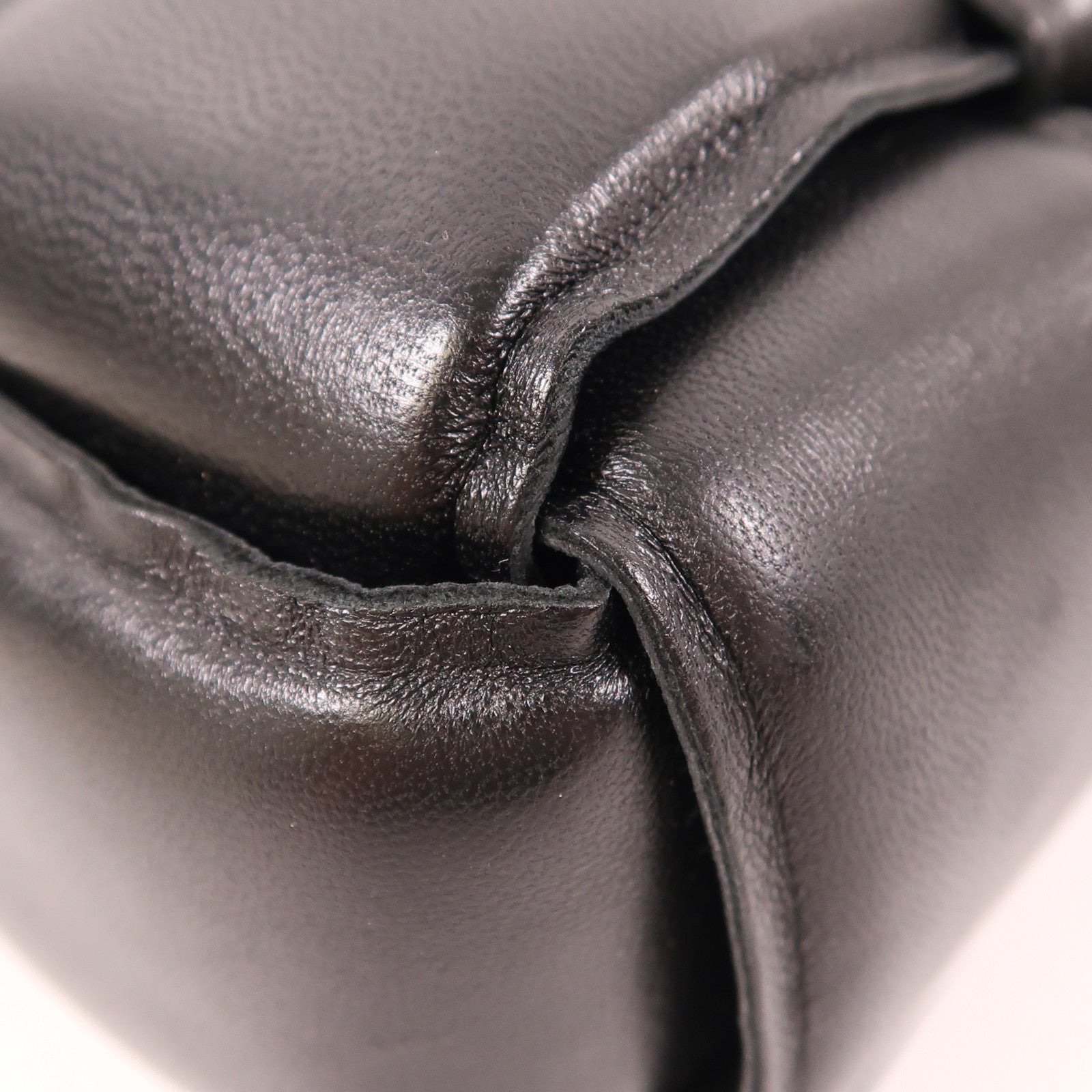 BOTTEGA VENETA 羊皮皮革Padded Cassette金扣肩背袋