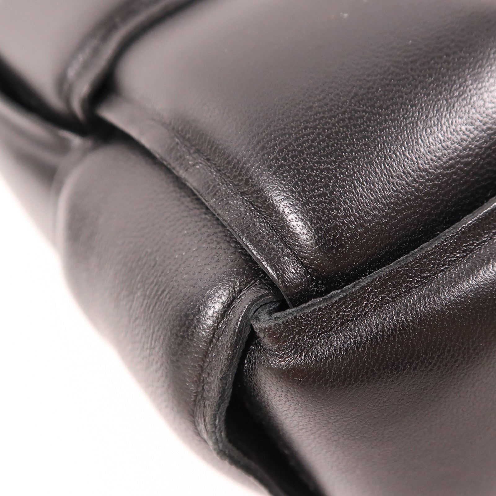 BOTTEGA VENETA 羊皮皮革Padded Cassette金扣肩背袋