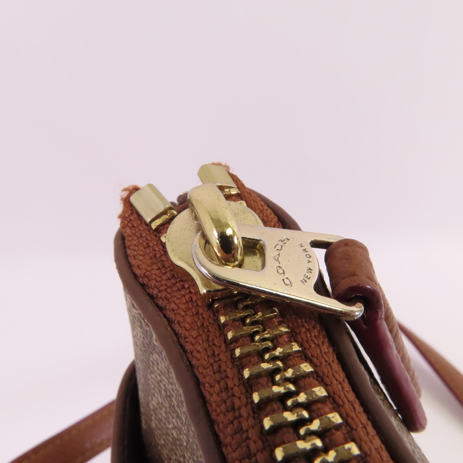 COACH 塗層帆布Shoulder Bag金扣肩背袋