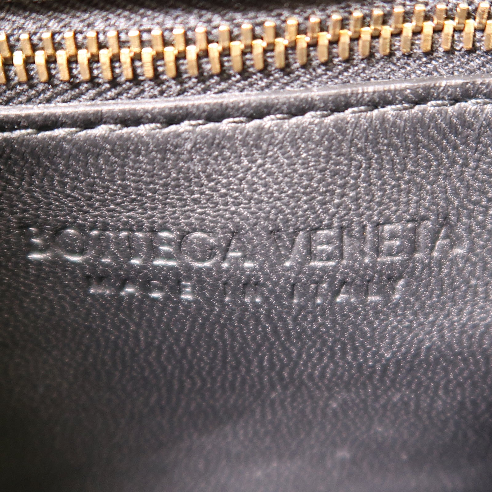 BOTTEGA VENETA 羊皮皮革Padded Cassette金扣肩背袋