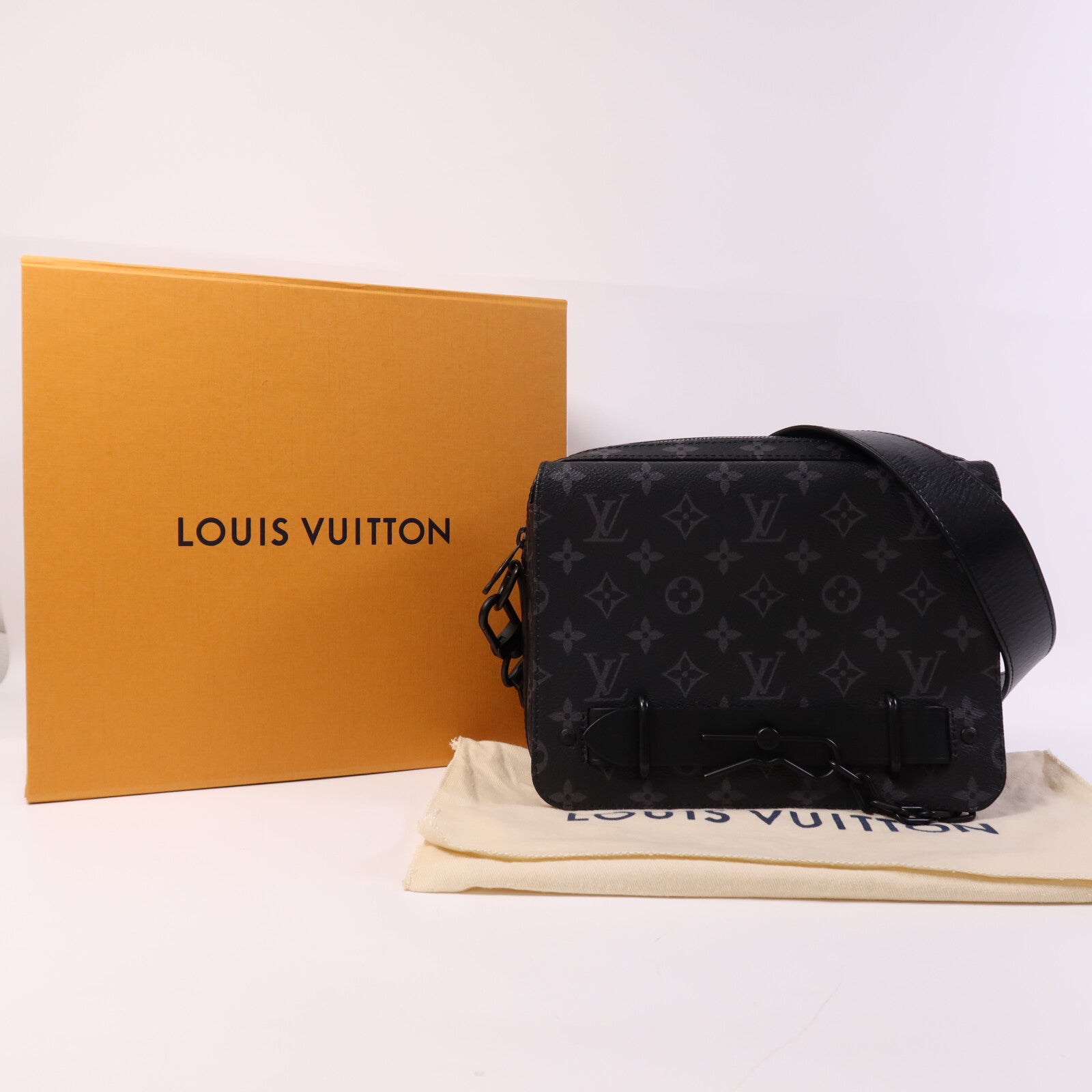 LOUIS VUITTON Monogram Eclipse Steamer Messenger肩背袋
