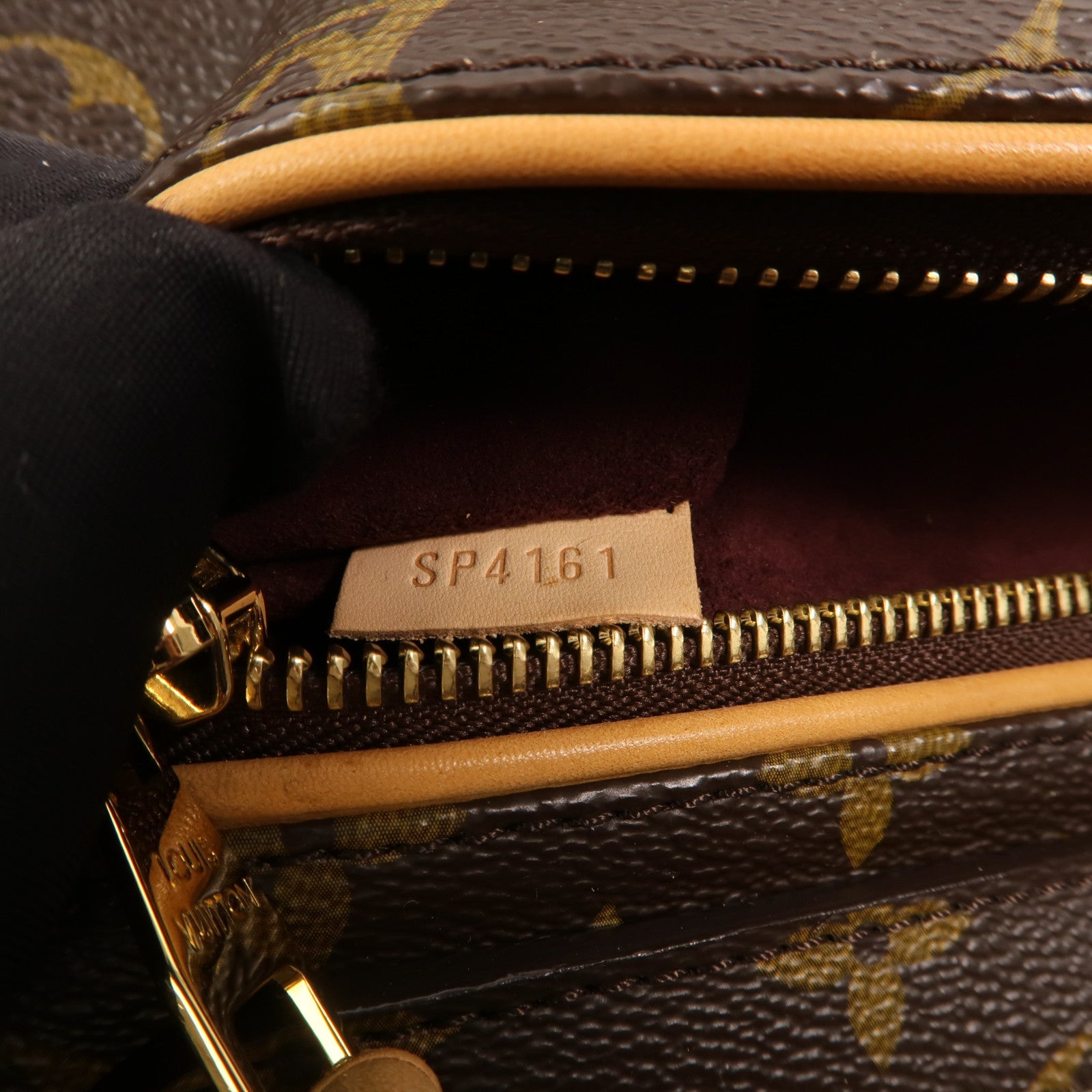 LOUIS VUITTON Monogram Olympe肩背袋