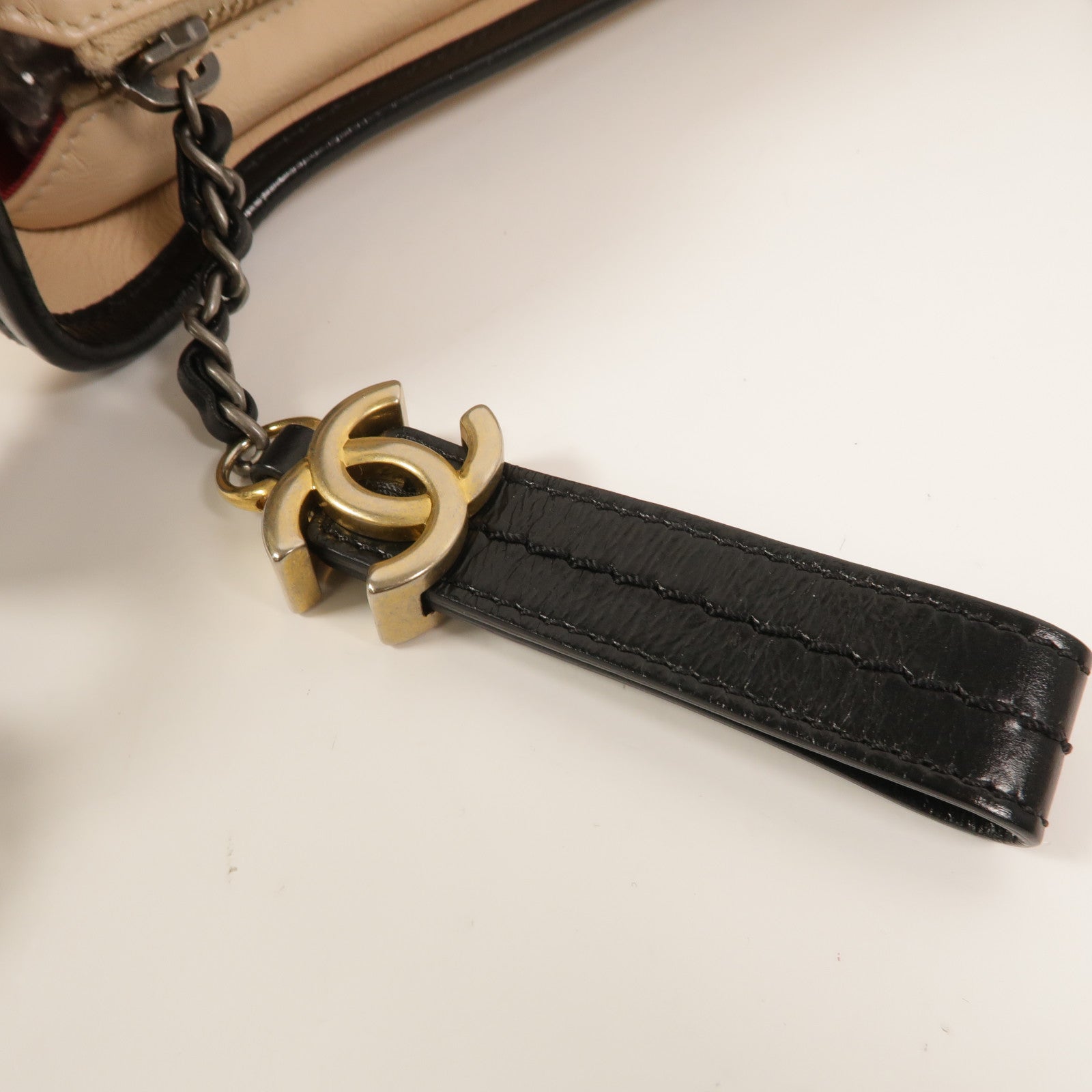 CHANEL 牛皮皮革Gabrielle Small鏈帶肩背袋
