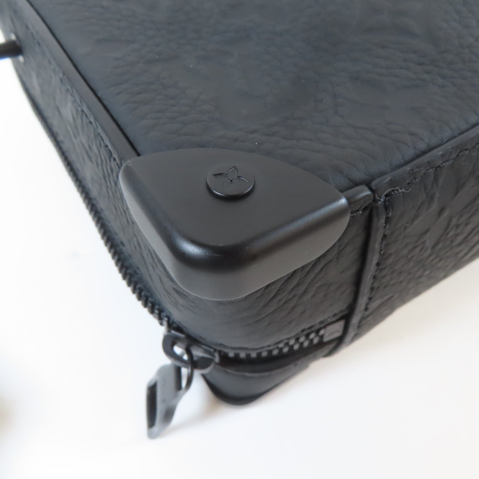 LOUIS VUITTON 【激減優惠】Monogram Taurillon Handle Soft Trunk黑扣手挽肩背兩用袋黑色