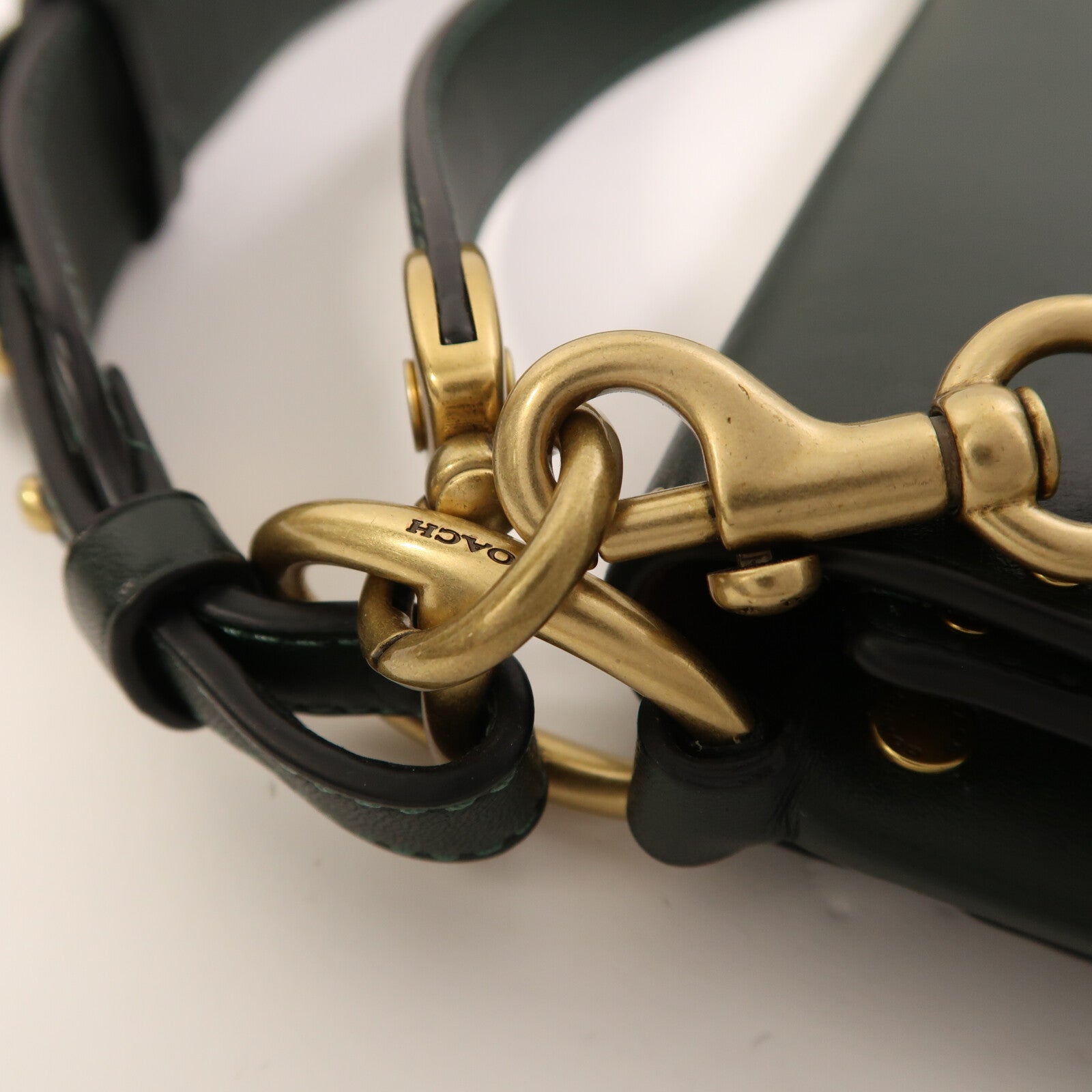 COACH 牛皮皮革Beat Shoulder Bag With Rivets金扣手挽肩背兩用袋