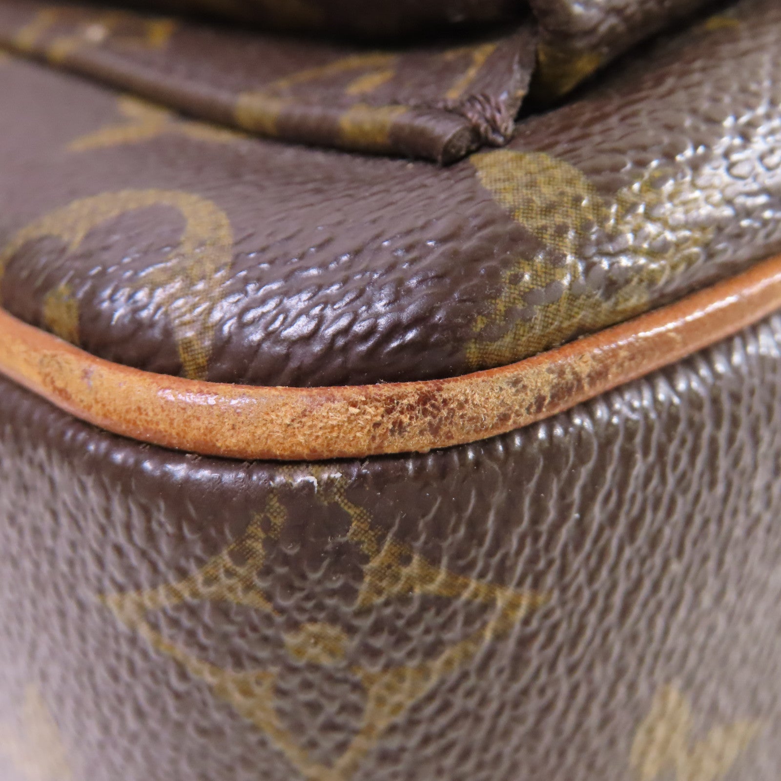 LOUIS VUITTON Monogram Viva Cite GM Shoulder Bag金扣肩背袋啡色